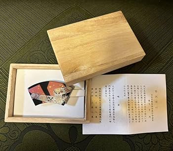 本鼈甲、蒔絵、帯留め 未使用 本鼈甲 べっ甲 金蒔絵 作家物 久光作 螺鈿 蝶々 帯留め