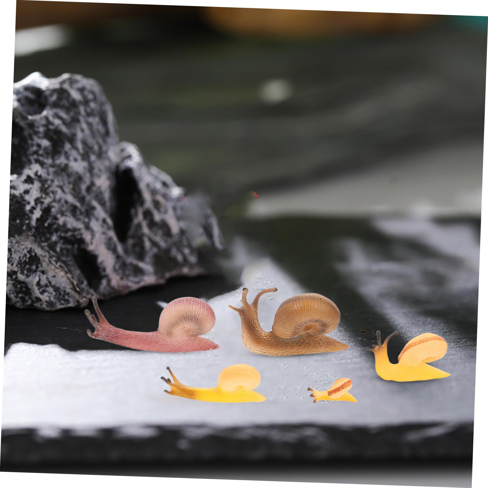 5 Pezzi Figurine Animali Lumaca, Simulation Animal Figure Realistica, Plastico, Decorativa, per Balcone e Giardino, per Bambini