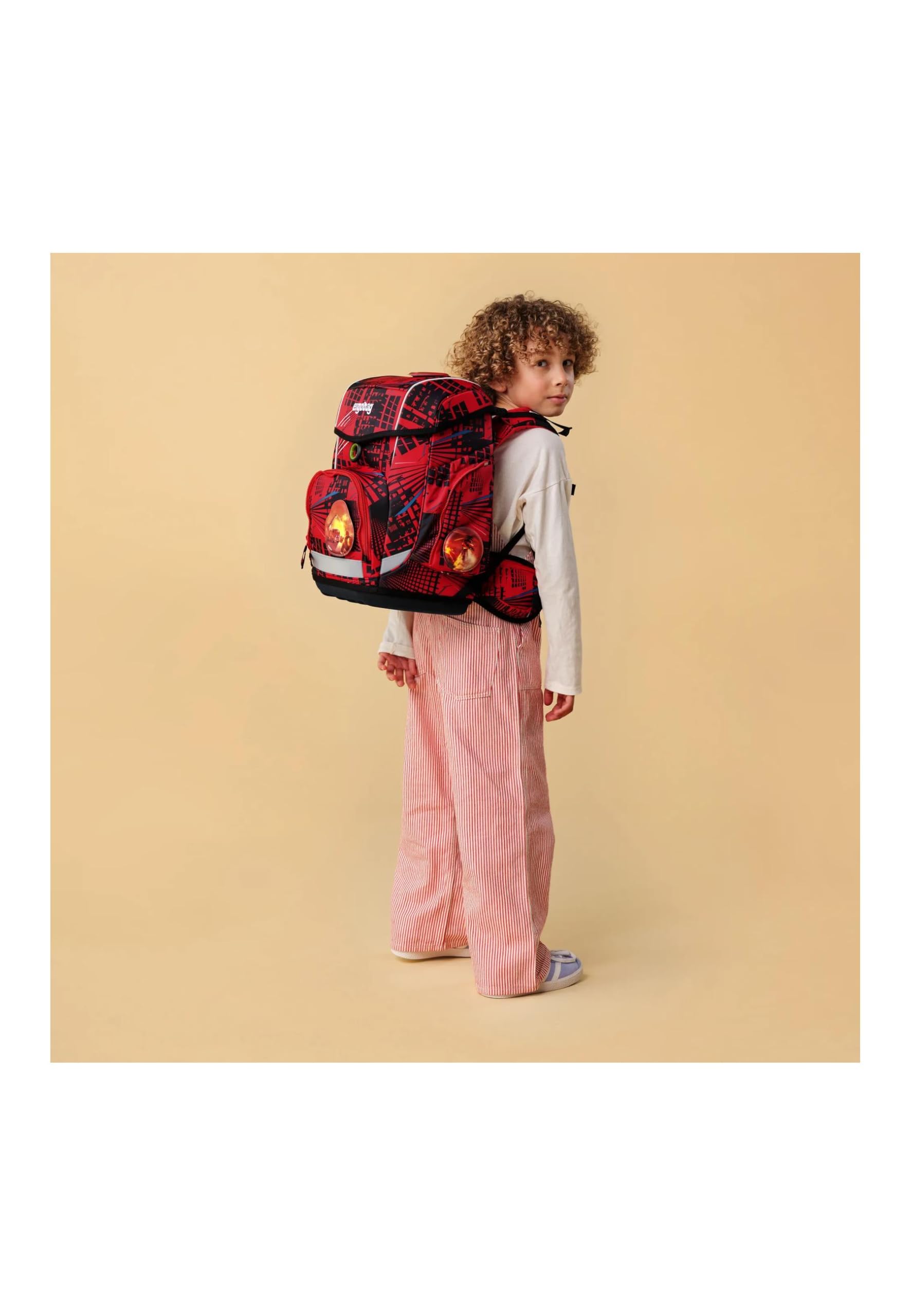 ergobag Schulranzen-Set cubo Set AlarmBärreitschaft - Rot | Ergonomischer Schulranzen Klassisch, 5-teilig, für die 1. Klasse Grundschule, Kollektion AW24/25