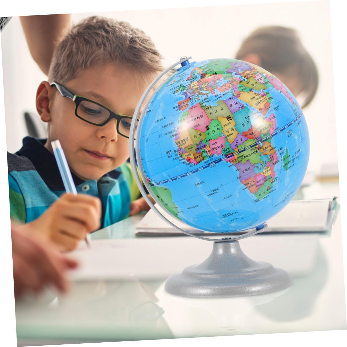 Small 16cm Terrestrial Globe Ornament with Metal Base for Students, Rotating Pvc World Globe for Office, Classroom, and Home Geography Learning Decor