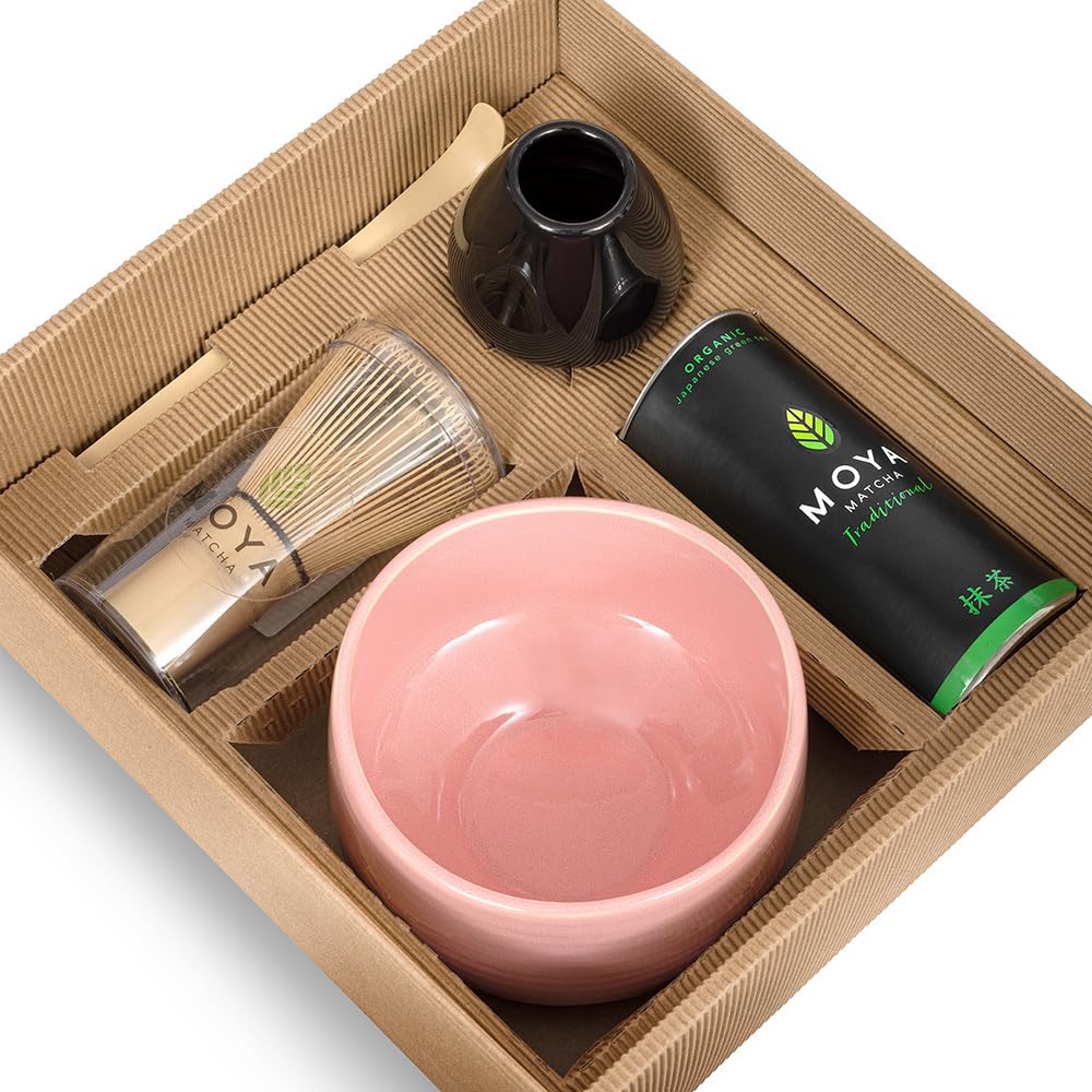 Moya Bio Set de Té Matcha Japonés | 30g Grado Ceremonial (I y II) + Tazón Rosa + Batidor de Bambú + Soporte + Cuchara | Set Tradicional Completo de Matcha | Regalo Elegante