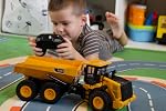 NOKA Remote Control Dump Truck Toys, 1:18 Scale Construction Vehicles | 6 Wheels, 9-Channel RC Engineering Truck with Lights & Sound, Birthday Gifts for Kids Boys Age 6+