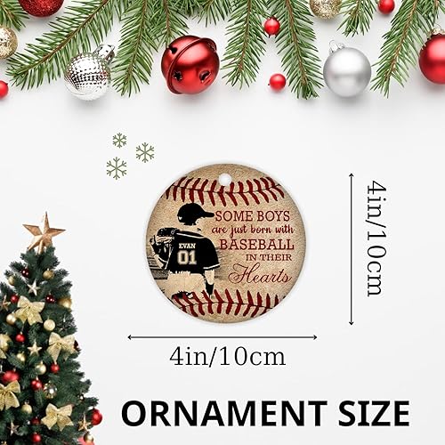 Miniatura 5 de Adornos circulares personalizados para niños con béisbol en sus corazones, adornos de cerámica para árbol de Navidad, decoración de pino colgante,