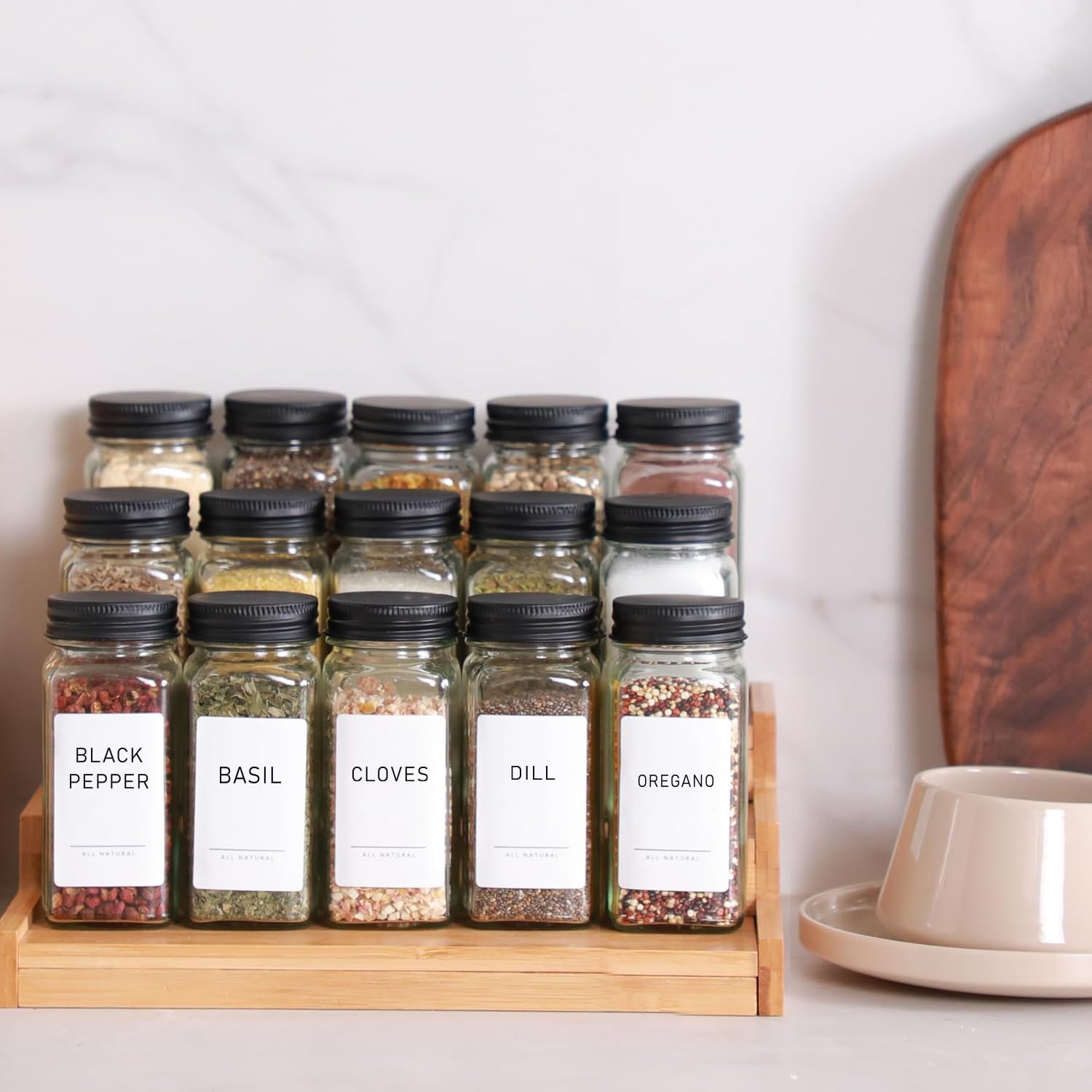 ComSaf Lot de 15 pots à épices en verre de 118 ml avec couvercles shaker, 93 étiquettes, un entonnoir pratique, un moulin à poivre, des récipients à épices vides et des bouteilles à épices carrées