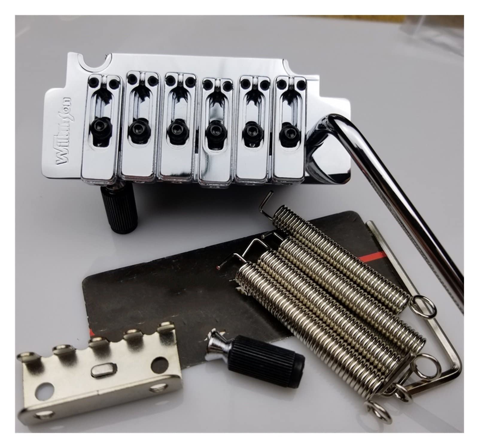 Parti di ricambio chitarra Guitar Electric Guitar Tremolo System Bridge Con Selle In Raso Corrispondente In Argento Cromato