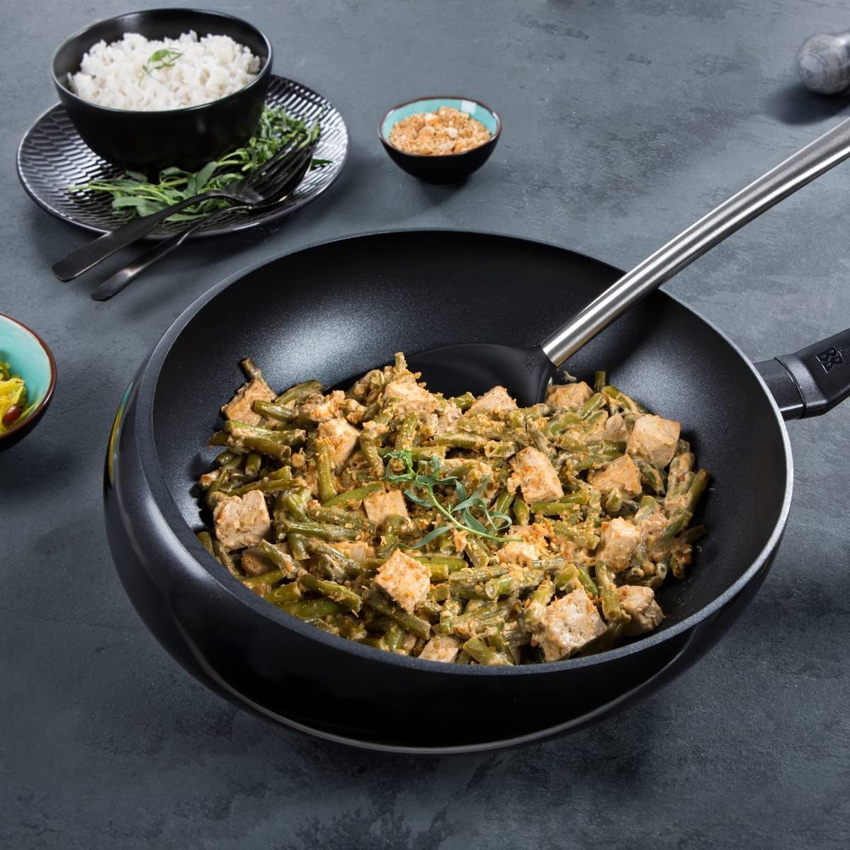 BK Wokarang Padella Wok in Ceramica Antiaderente Sana da 30 cm, Manico in Acciaio Inox, Senza PFAS, Induzione, Sicura per Forno e Griglia fino a 160°C, Durevole e Professionale, Lavastoviglie, Nero