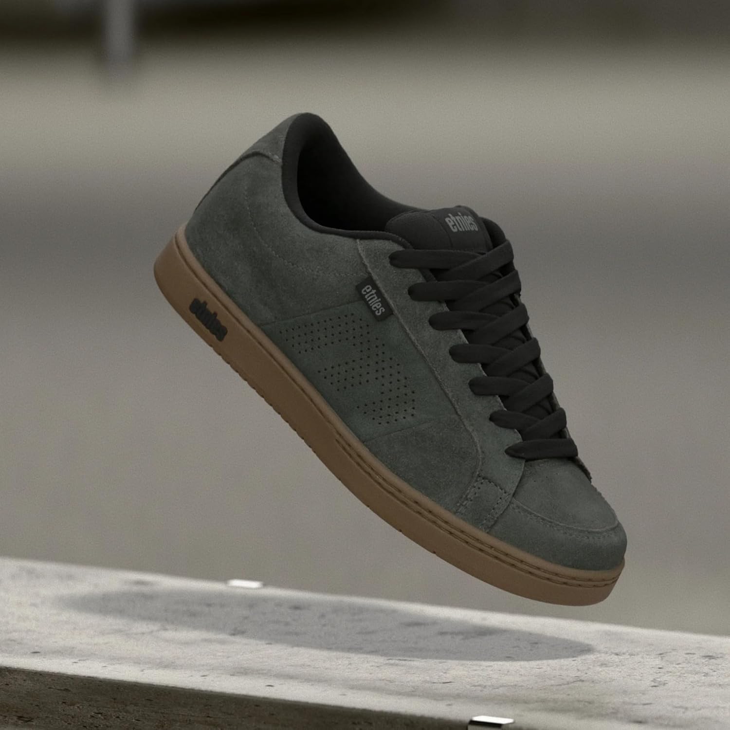 Etnies Kingpin - Classic Skate Heritage Fashion Style with on-Trend Puffy Look, Reinforced Cupsole