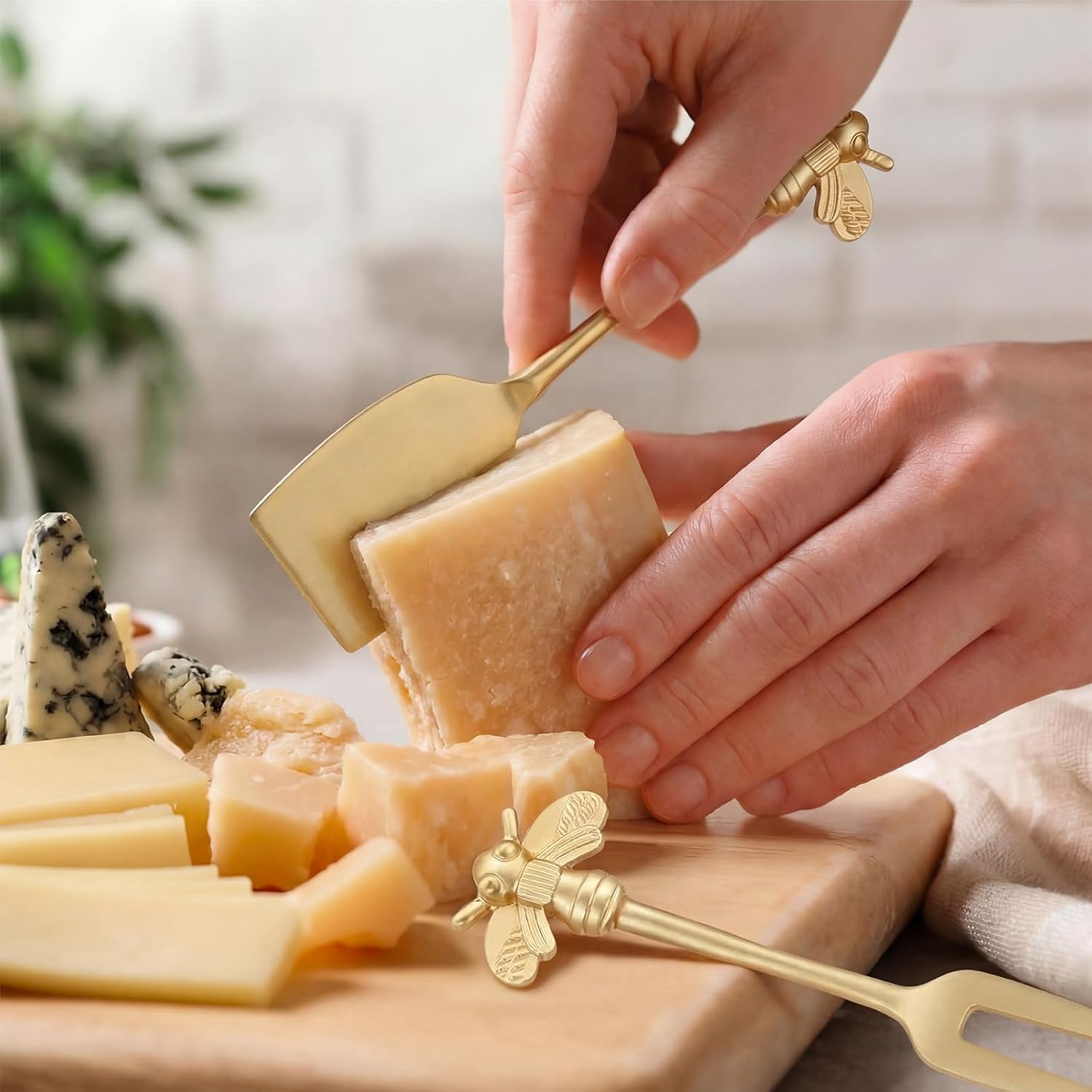 SiliFine Set of 4 Bee Cheese Knives Set with Bag Cheese Spreaders Bee Brass Knives Slicer and Butter Cutter for Charcuterie Boards Accessories