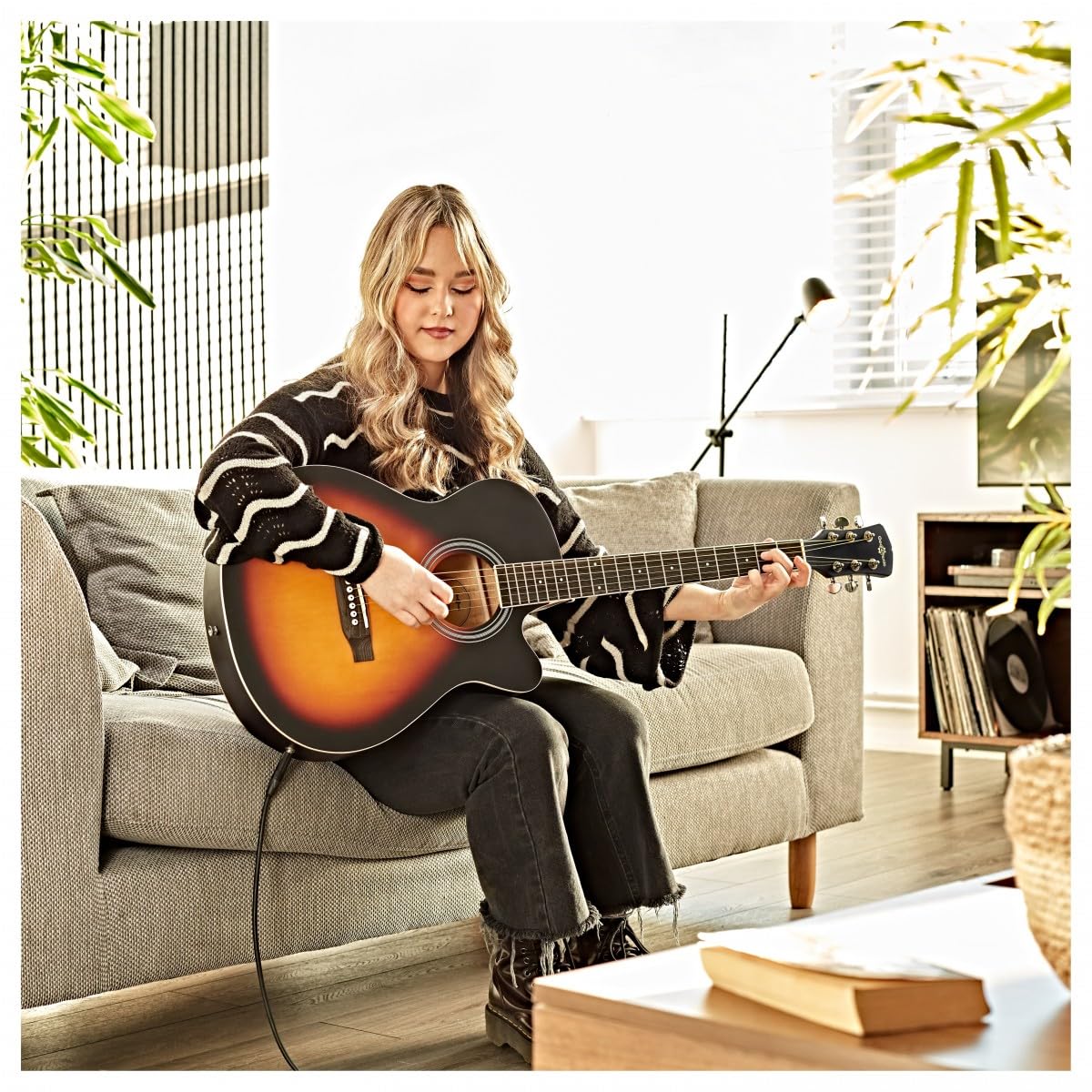 Chitarra elettroacustica con Cutaway Gear4music, Sunburst | Preamplificatore Integrato con EQ 3 Bande, Corpo in Tiglio per un Tono Chiaro ed Equilibrato, Manico a C Comodo
