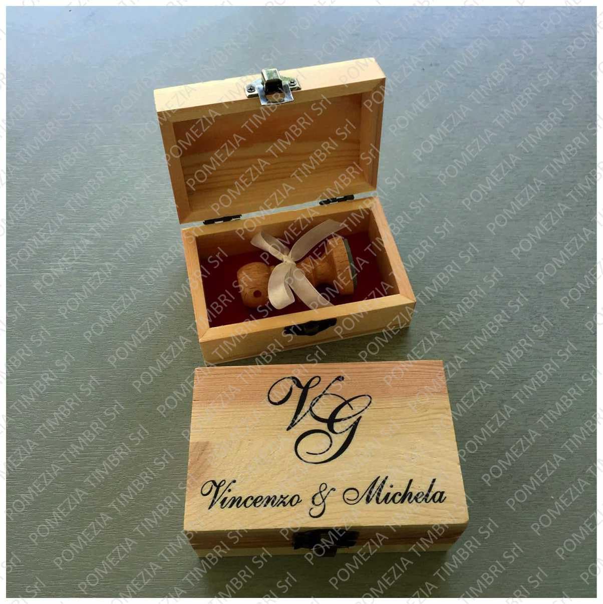 Generico Timbro Matrimonio in Gomma Personalizzato iniziali sposi, Bordi e Motivi Floreali (Diametro 35mm)