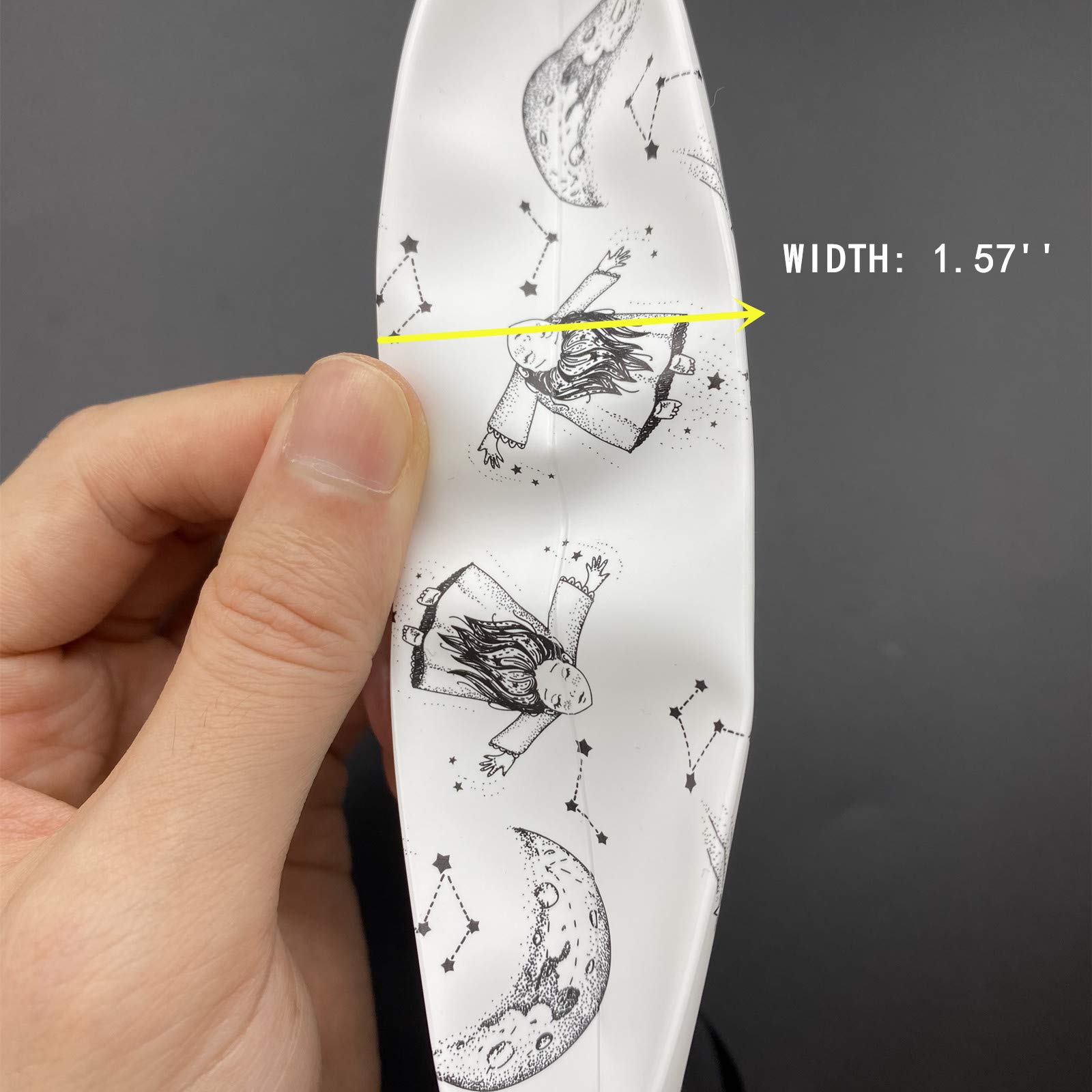 Contenitore portatile di piccole dimensioni (17,8 x 13,7 cm), dispenser di salviette riutilizzabili e ricaricabili, ecologico, pratico da viaggio (Moon Girl)