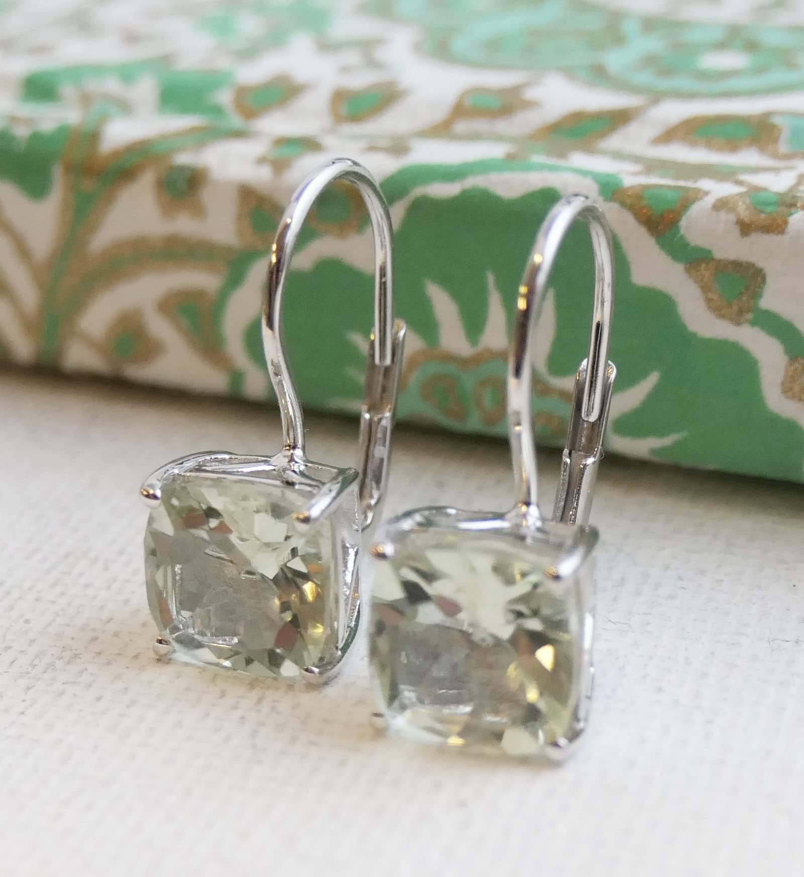 Orecchini pendenti in argento 925 con prasiolite ametista verde - Taglio cuscino sfaccettato - Gioiello elegante e raffinato