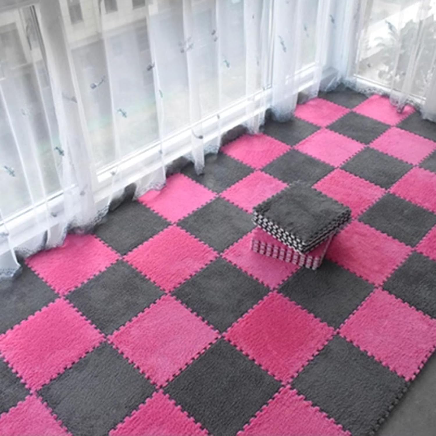 Pluszowa mata do raczkowania, 16 sztuk pluszowych mat do puzzli piankowych, wielokolorowe kwadratowe dywaniki do salonu(Gray+rose Red)
