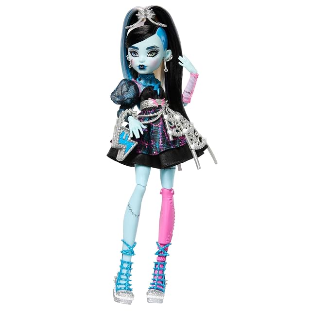 Monster High Cumplespantos Frankie Stein Muñeca con vestido de fiesta negro y accesorios temáticos como una invitación, un globo, un regalo, un pintalabios y mucho más, JBG75