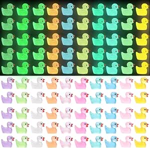 50 pezzi di mini anatre in resina a forma di cappello di Natale
