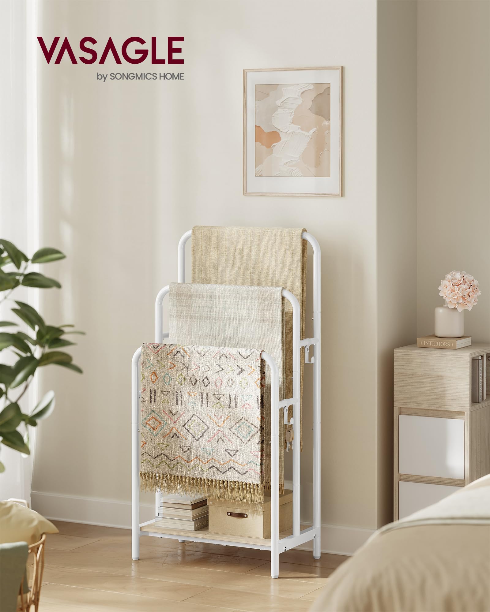 VASAGLE Porte Serviette Salle de Bain, Range Serviette, sur Pied, 3 Barres, 50 x 30 x 100 cm, 2 Crochets, Étagère de Rangement, Blanc Mat et Beige Naturel LLS009W01