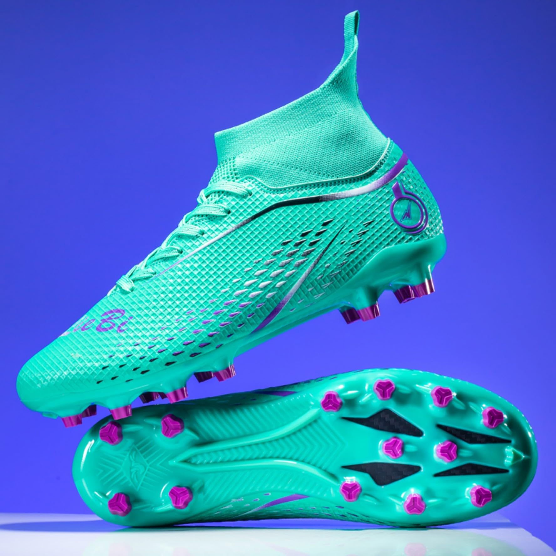 Chaussures de Football pour Hommes High Top Spikes Chaussures de Football d'entraînement extérieur pour Jeunes Chaussures de Sport athlétiques Professionnelles Turf Trainers