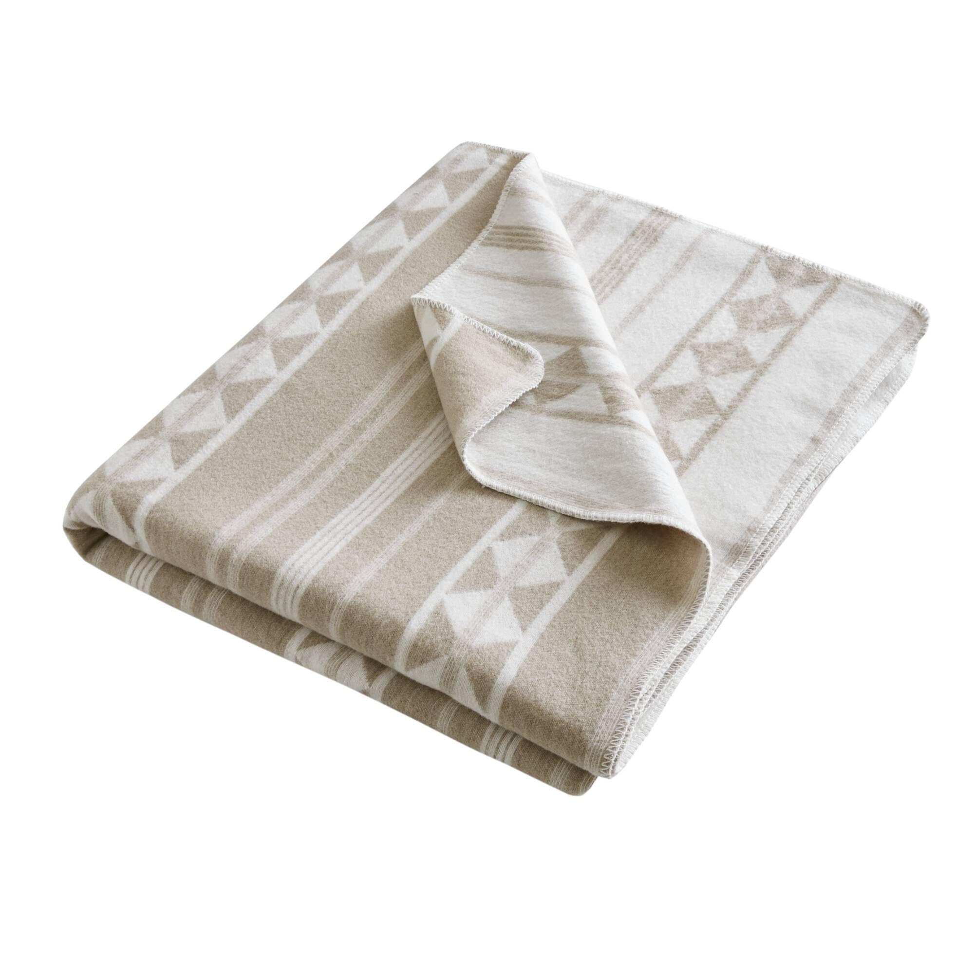 Amazon.com: Woolrich Cotton Blend Jacquard Blanket with Whipstitch