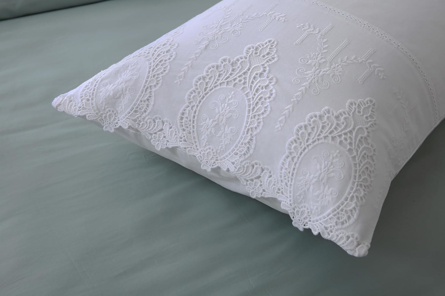 2-Pack White Hollowed Out Lace Pillowcases Battenburg Lace Pillow Shams French Luxury Elegant Look 100% Cotton Standard Size