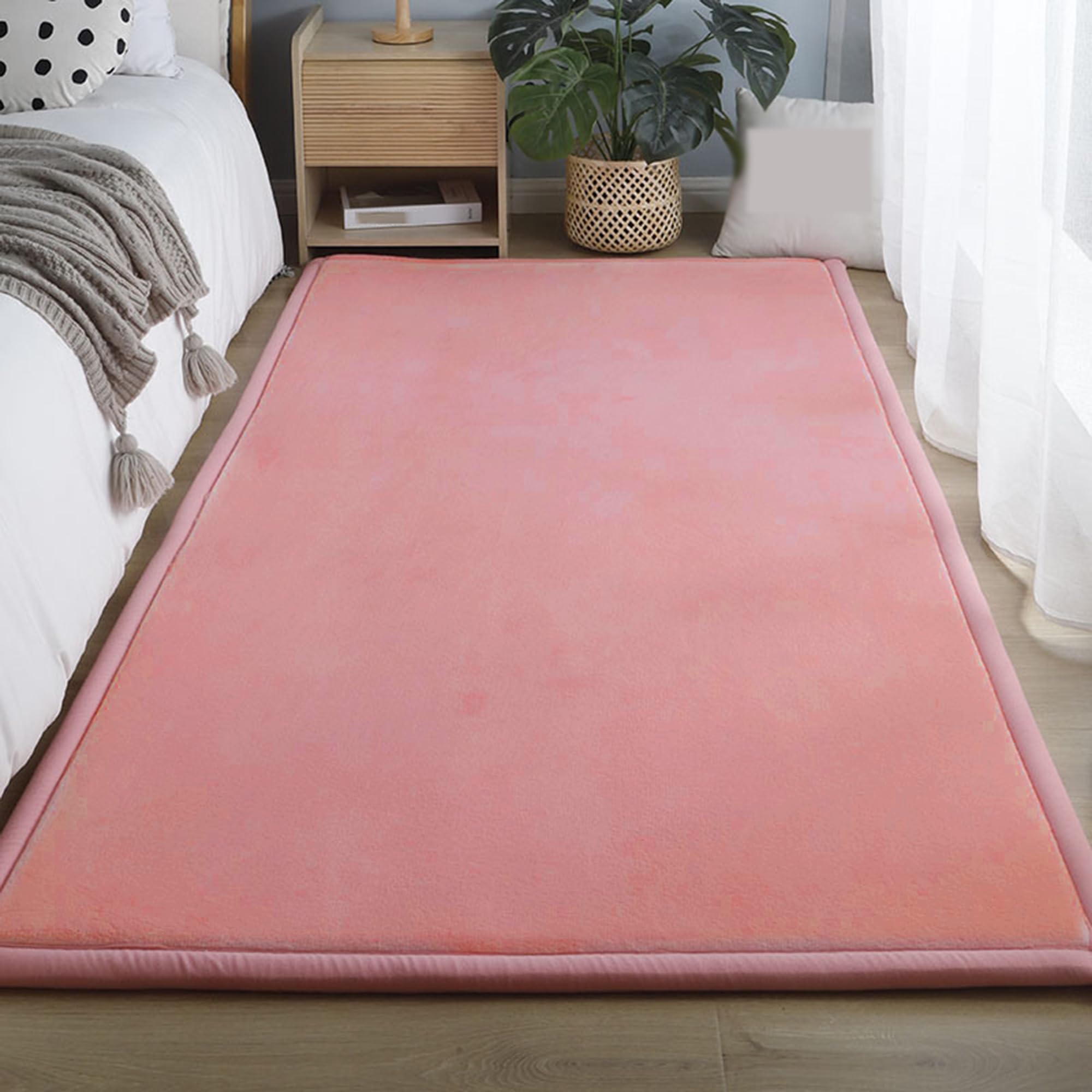 Tapis en peluche moderne rose pour une chambre cocooning