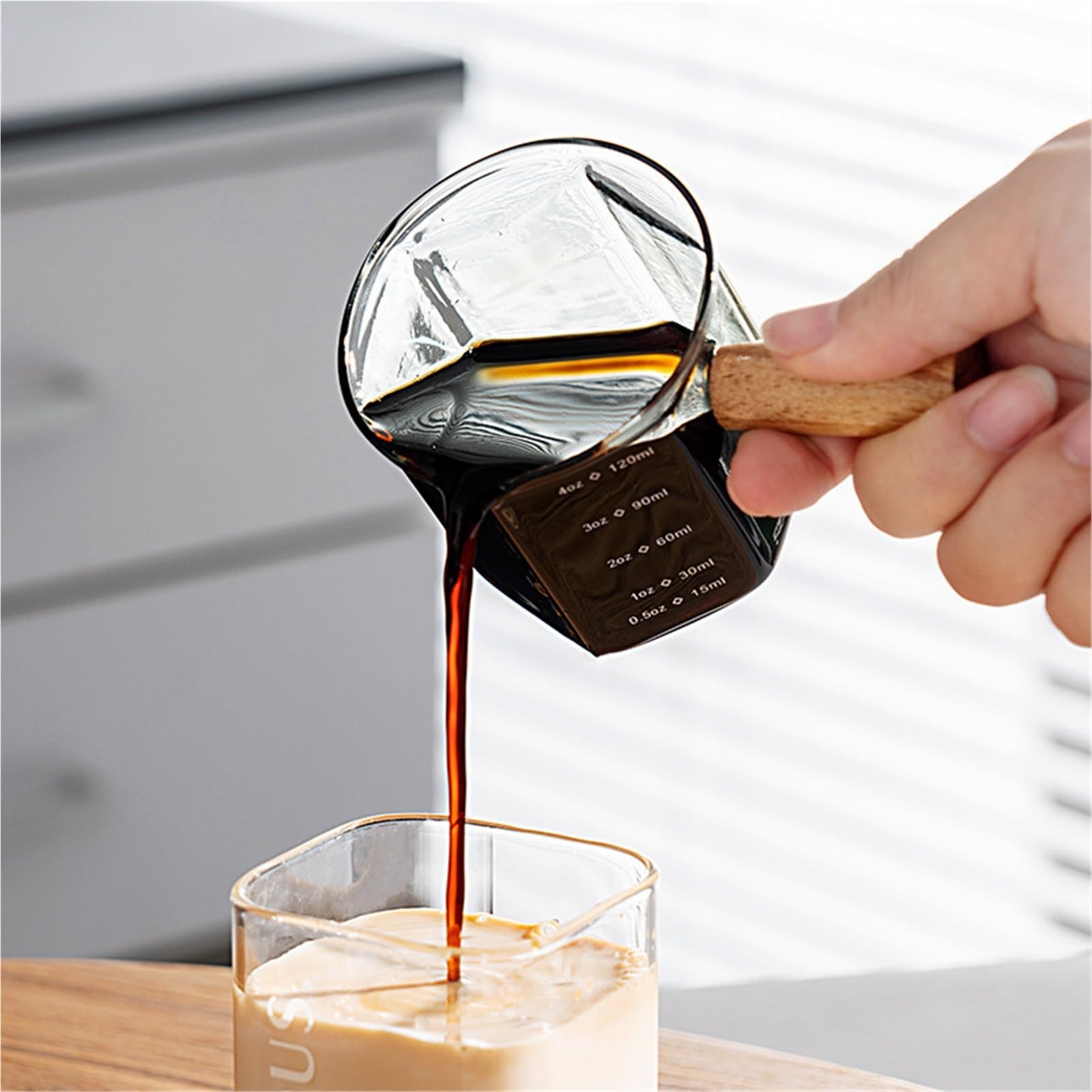 Jarra para Espumar Leche Taza medidora de Espresso con Mango de Madera, Jarra Hexagonal for Leche, Suministros de café, Taza for Salsa, Jarra for Servir, 120ml, 2 uds.(Grey)