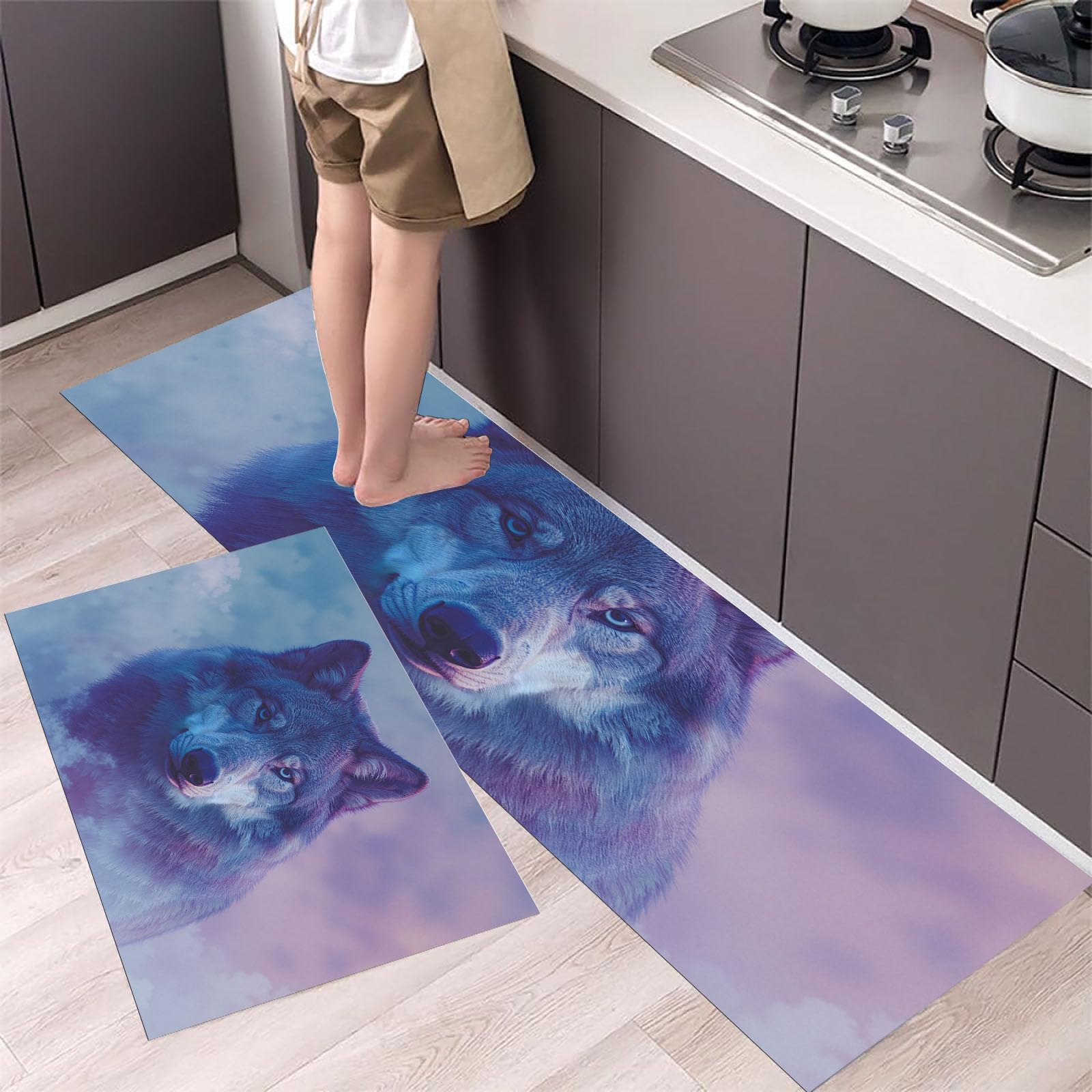 Juego de alfombras decorativas para cocina y salón con ilustración de lobo en la niebla