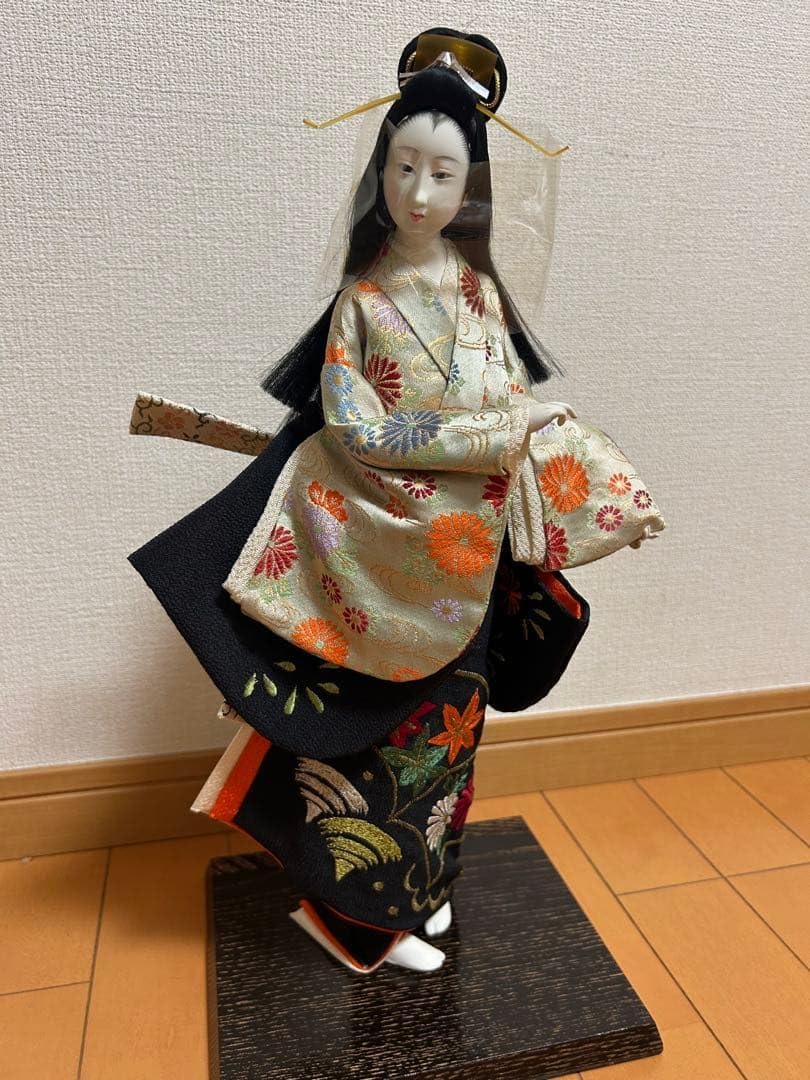 日本人形 和人形 着物 金糸 刺繍 台座付 レトロ 伝統工芸 楽天市場】和