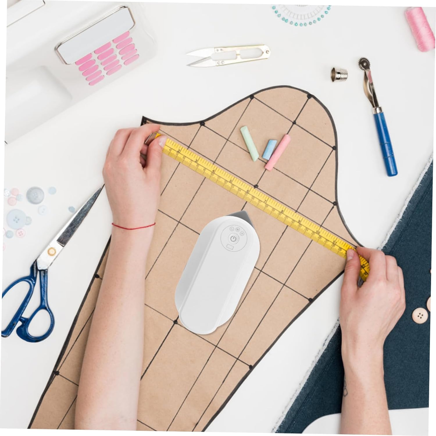 Luxshiny 1Set Portable Mini Electric Iron Handheld Travel Garment Steamer for Efficient Ironing Lightweight Design Material for Home and Travel Use Compact for Easy