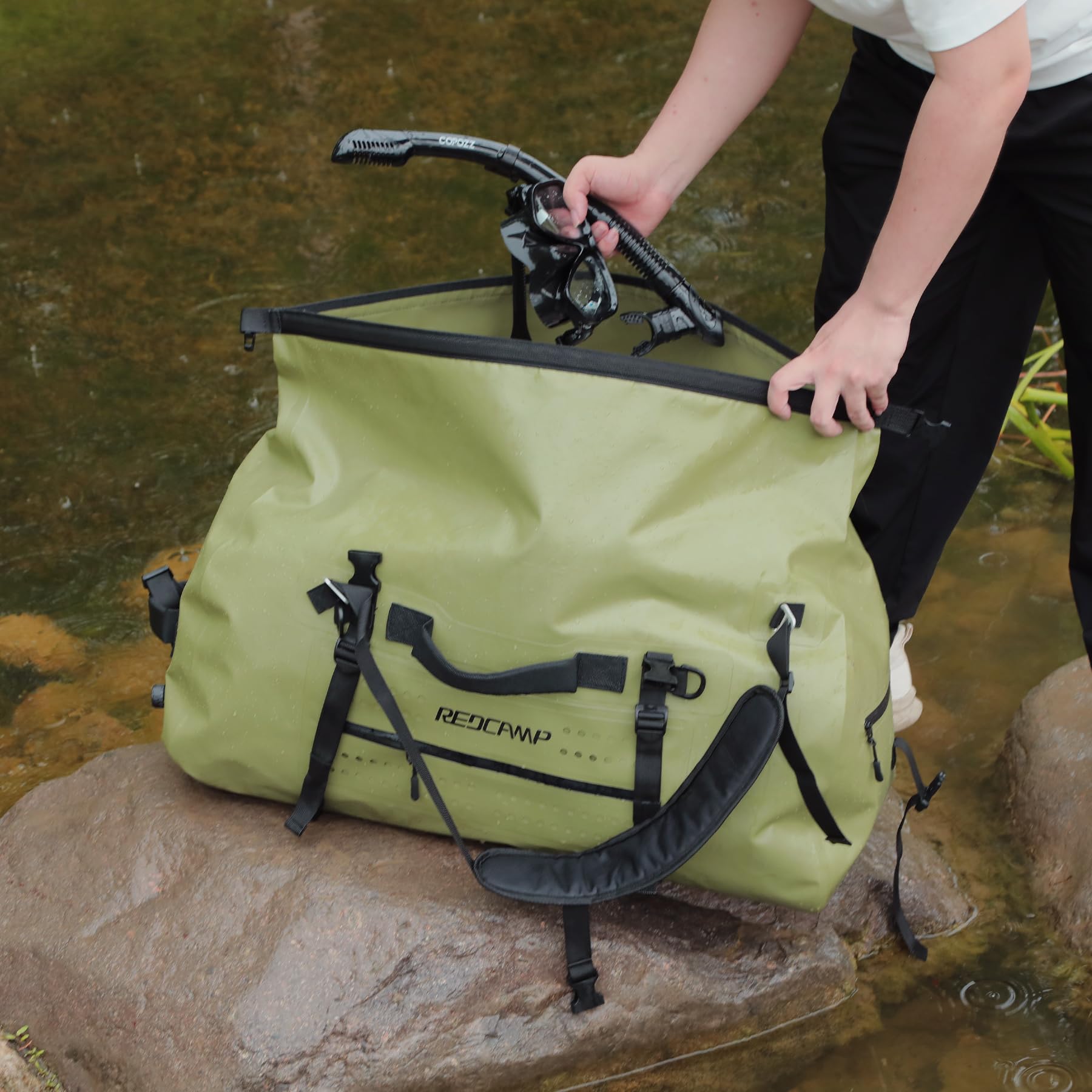 REDCAMP Große wasserdichte Reisetasche, 80L Rolltop Rucksack Dry Bag PVC 500D, Sporttasche mit Schnellbefestigungsgurten für Camping Motorrad Bootfahren Angeln Rafting Kajak Paddeln, Armeegrün