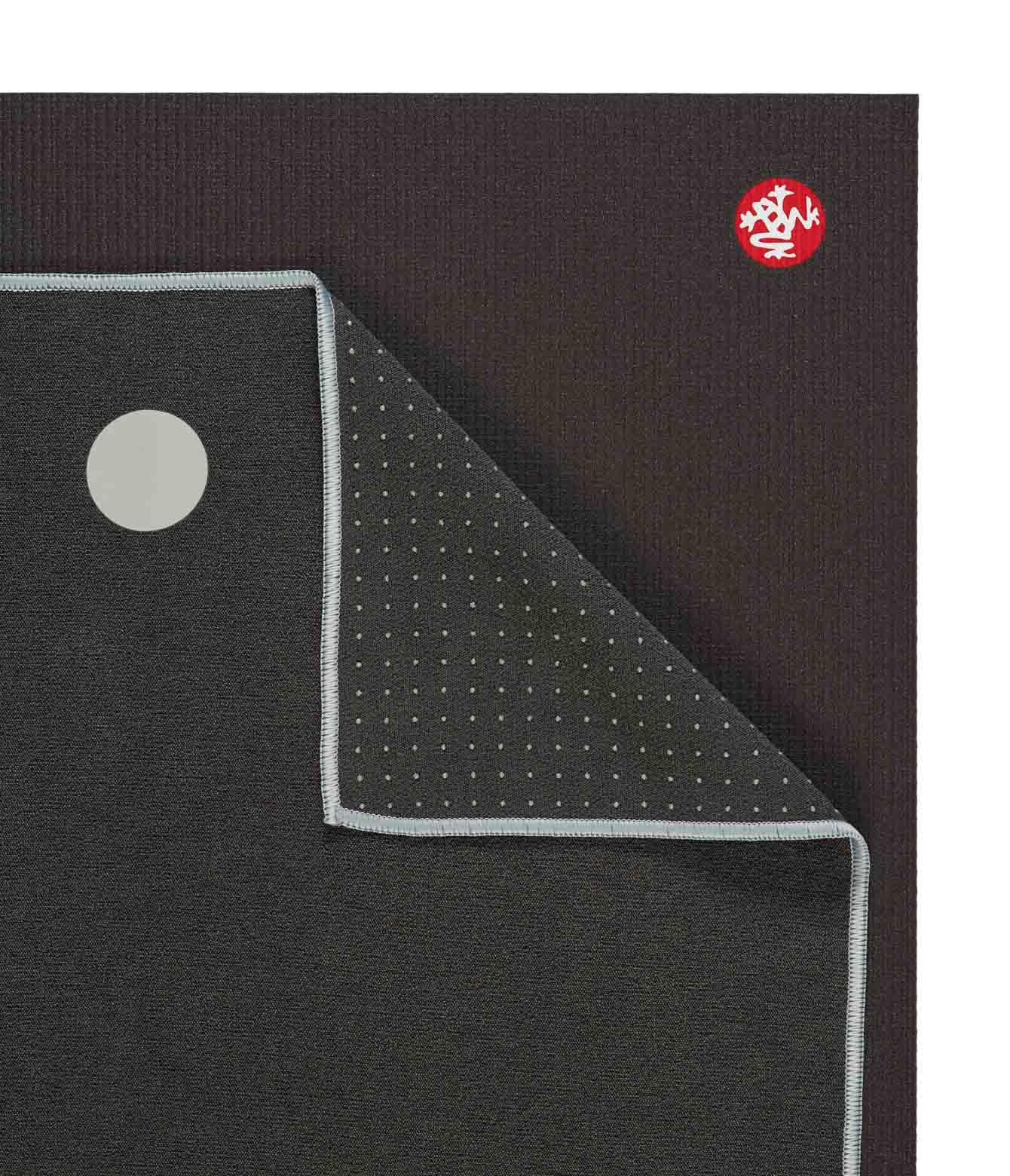 Manduka Yogitoes Toalla para Esterilla de Yoga, Ligera, Microfibra de Secado rápido, tecnología Antideslizante, para Hot Yoga, Vinyasa y Power Yoga, 180 cm, Gris
