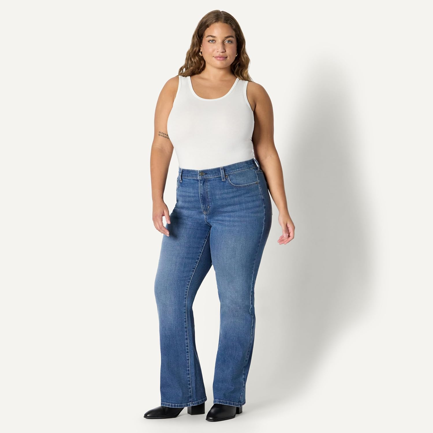 Amazon Essentials Women's Women's High Stretch Slim-Fit Mid-Rise Bootcut Jean - Image 6