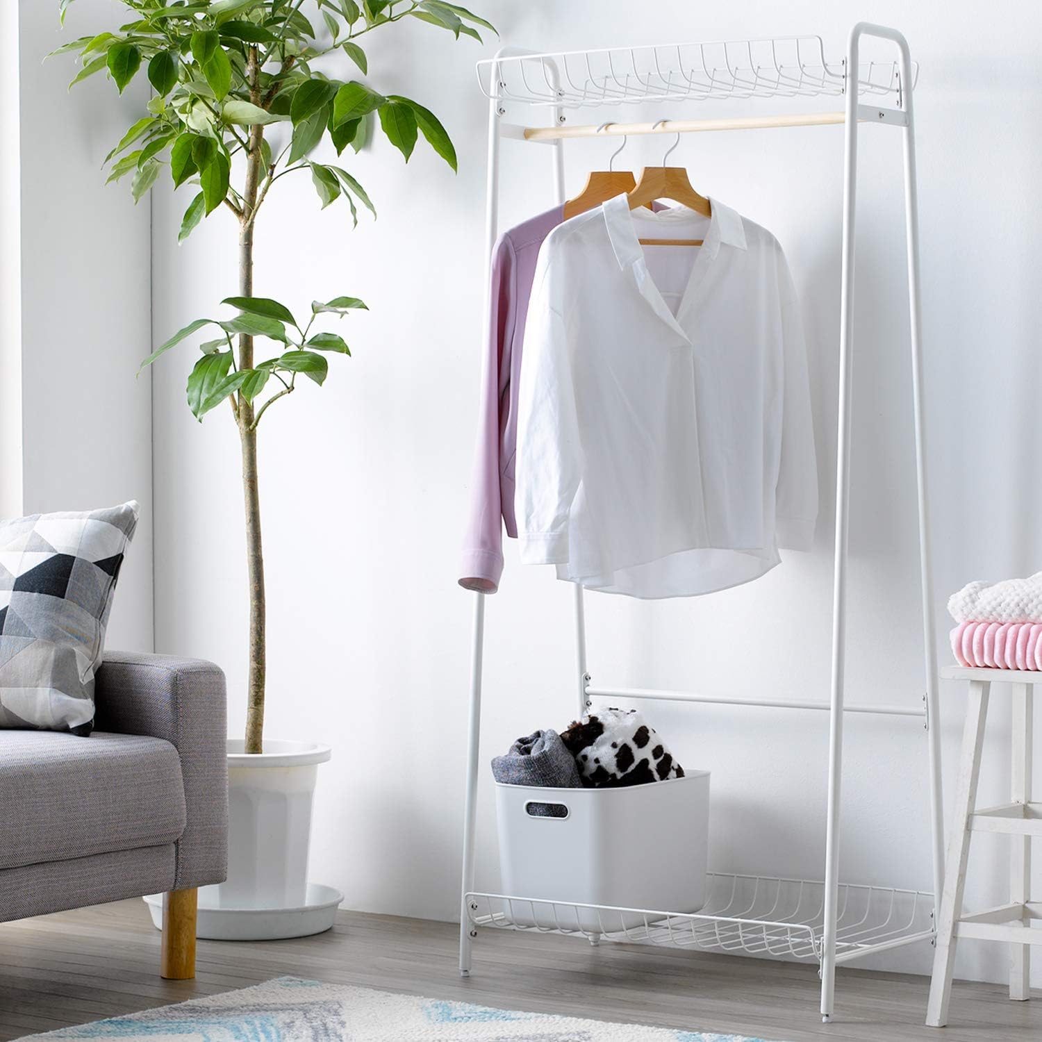 Amazon Co Jp 岩附 ハンガーラック アイアン 幅70 5cm 棚付き 収納 スチール アイアン おしゃれ ヴィンテージ ホワイト Iw 60wh