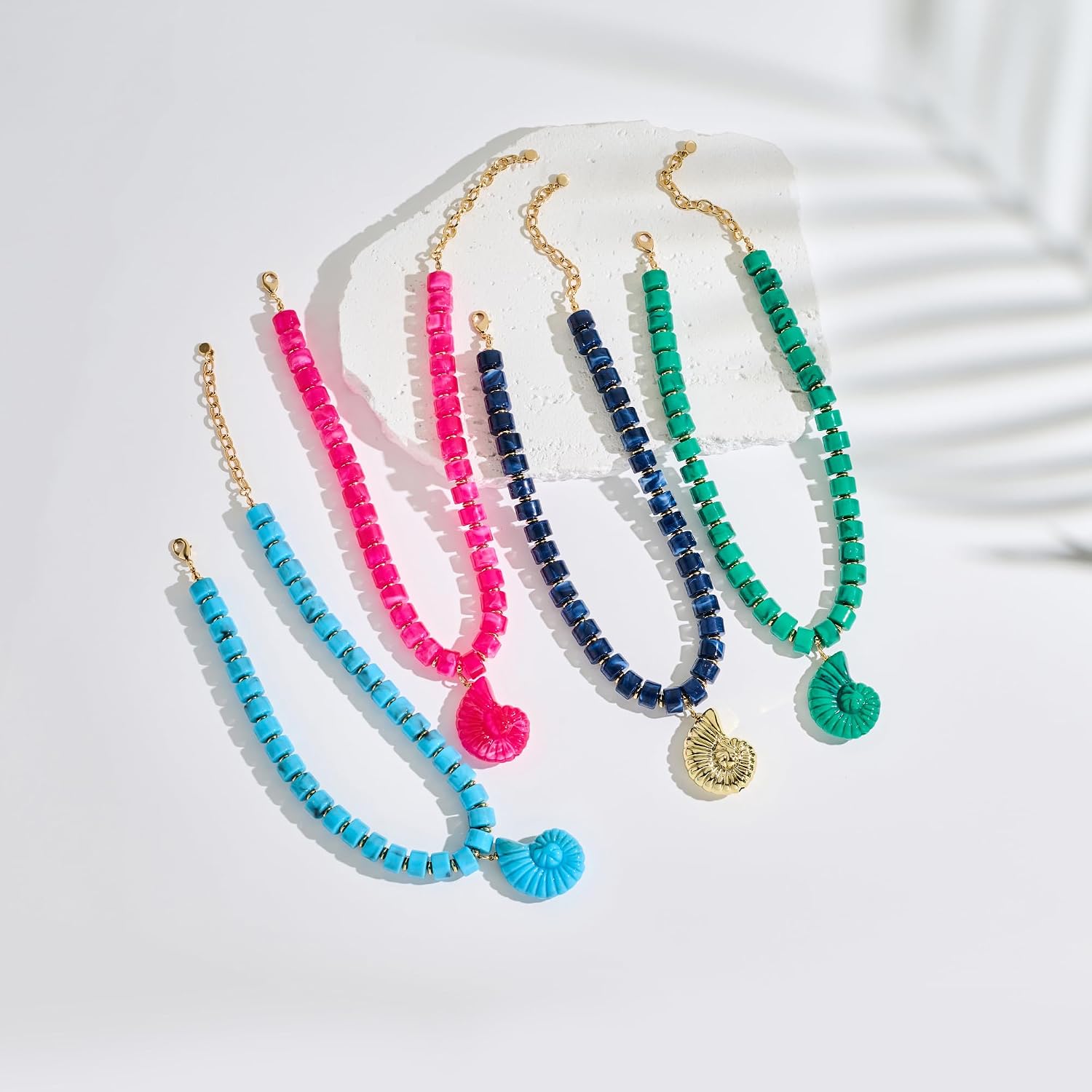 Summer Beach Jewelry Chunky Shell Pendant Necklace for Women Resin Beaded Choker Necklaces Trendy Statement Charm Jewelry Vacation Gifts for Love