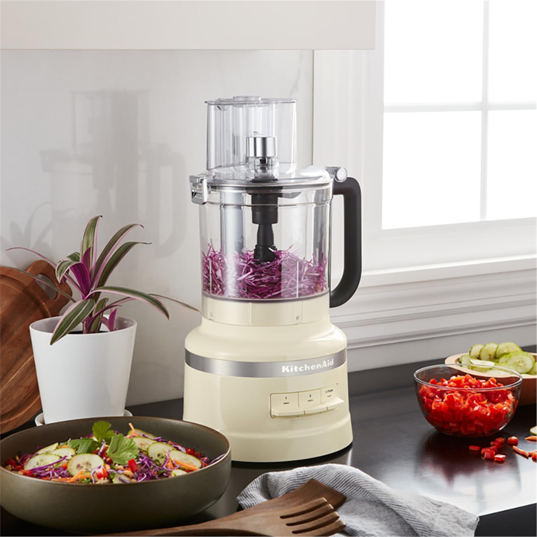 KitchenAid Robot da Cucina 3.1L, Affettatrice Regolabile ExactSlice, Kit Dadini, Grattugia Trita e Impasta, 7 Accessori, 3 Velocità e Pulse, Motore Potente, Ciotola Frigo-Safe, Almond Cream