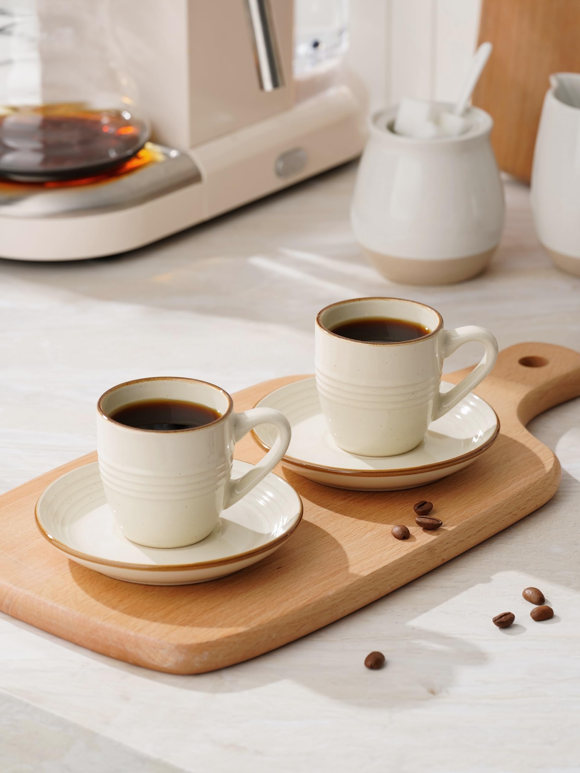 famiware Jupiter Lot de 4 tasses à expresso et soucoupes en céramique de 88 ml avec poignée, tasse en forme de spirale en grès pour thé, latte, café, passe au micro-ondes et au lave-vaisselle, blanc