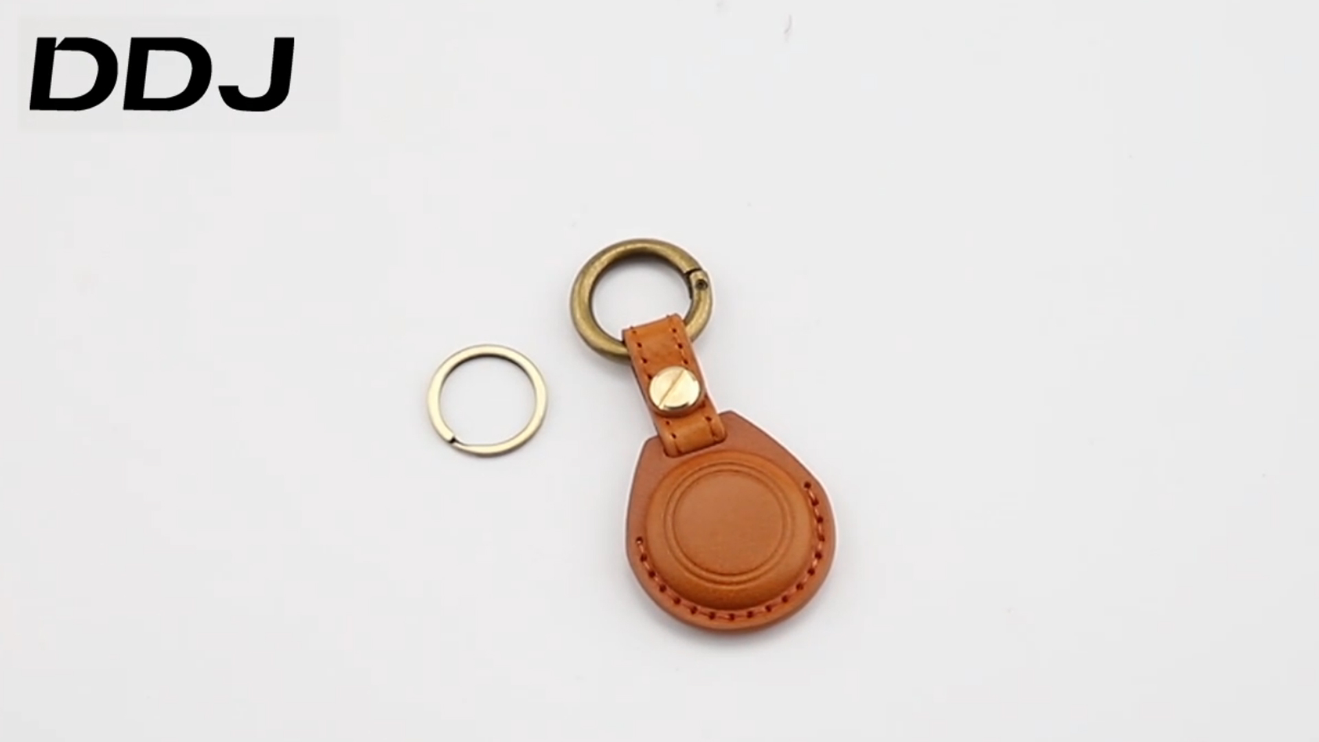 Amazon.co.jp: [DDJ] Airtag Holder, Genuine Leather AirTag Holder for Airtag  Keychain, Protective Airtag Case Cover with Carabiner and Key Ring (1  Pack-Brown) : Electronics