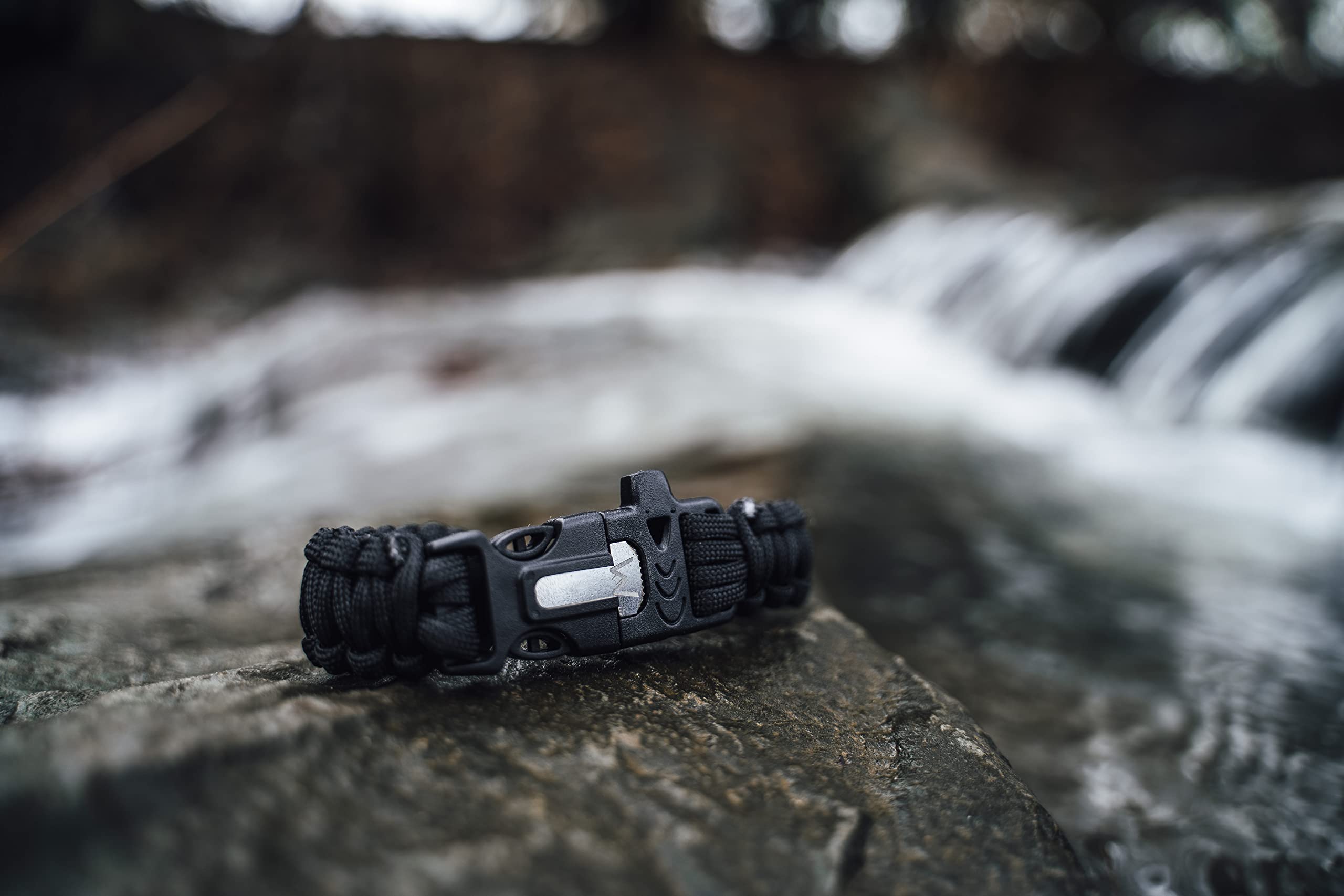 Paracord Bracciale Kit &ndash; 5 Matasse Di 25 Metri Di 550 Paracord 125 Feet Totale Con 10 Fibbie A Sgancio Laterale &ndash; Perfetto Per Casa, Auto, Uso Di Emergenza, Artistici E Bracciali