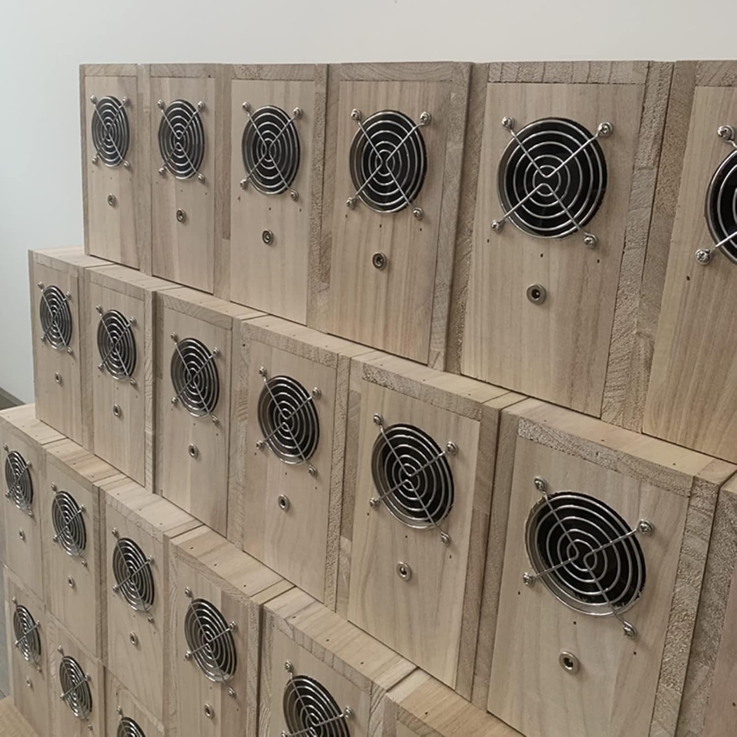 Adjustable Speed Efficient Bird Feed Blower Shell Splitter for Grains, Seeds, Rice, Beans & Parrot Food - Perfect for Easy Shelling & Quick Feeding