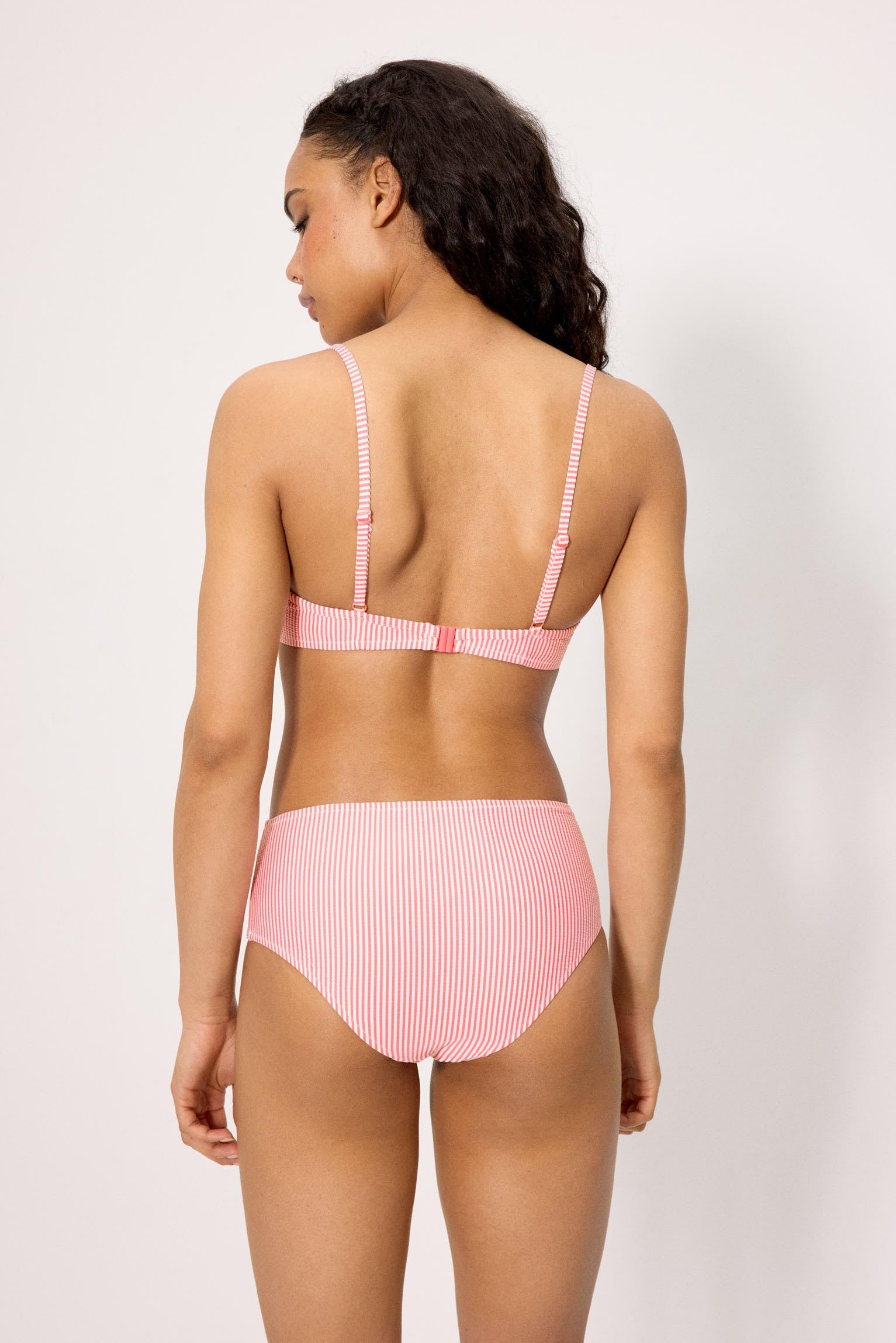 YSABEL MORA. Braga Bikini Reductora Alta Bambula Rosa. Braga De Bikini Alta Reductora con Compresión En Abdomen Tejido con Textura. Colección Boat.