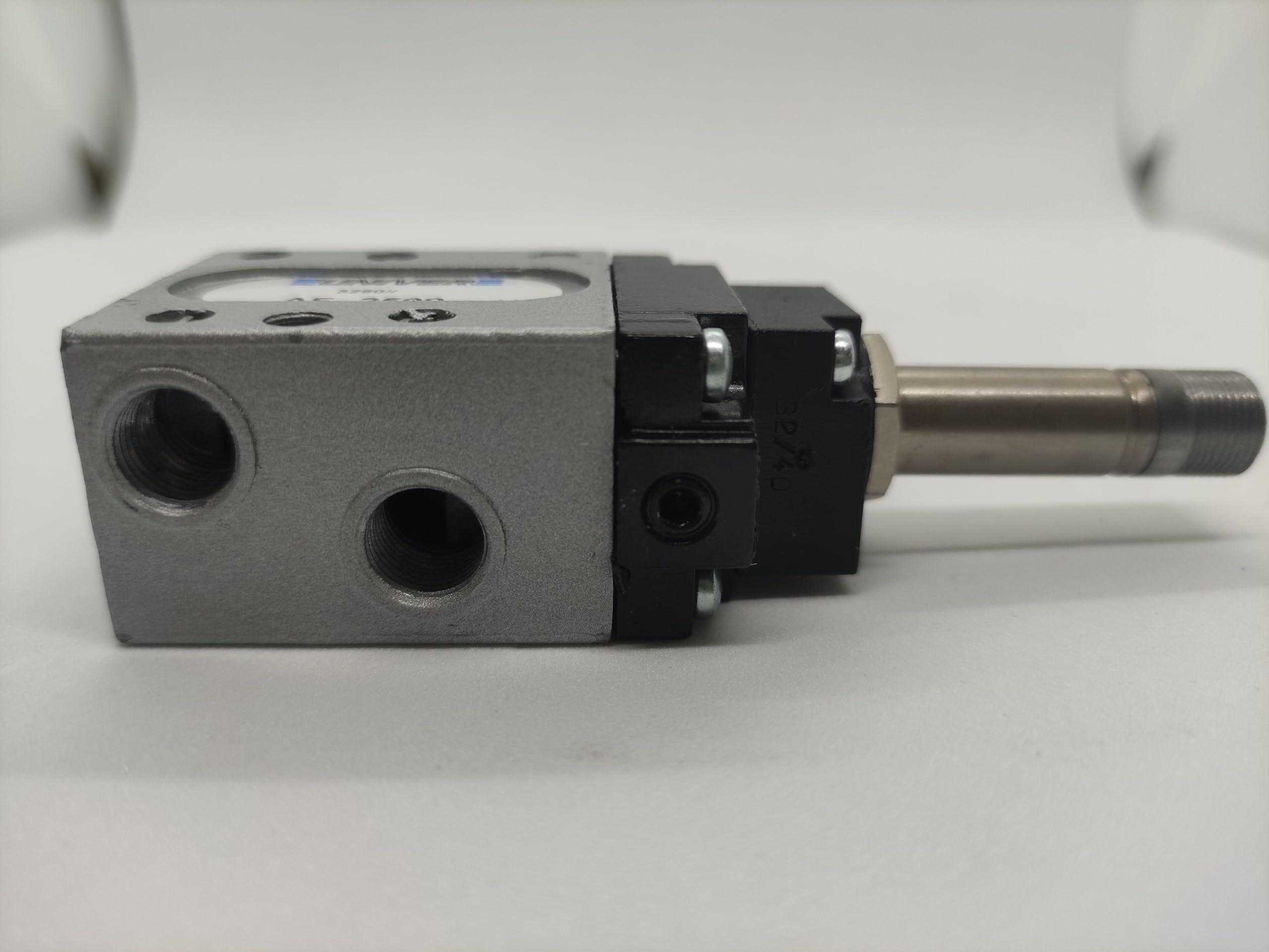 AF-2520 UNIVER ELETTROVALVOLA PNEUMATICA AD OTTURATORE 3/2 G 3/8"