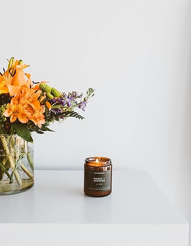 Miniatura 5 de Calyan Wax Co. Vela perfumada de humo y cuero, 57 horas de combustión, velas de cera de soja no tóxicas de lujo, vela en tarro de vidrio ámbar de