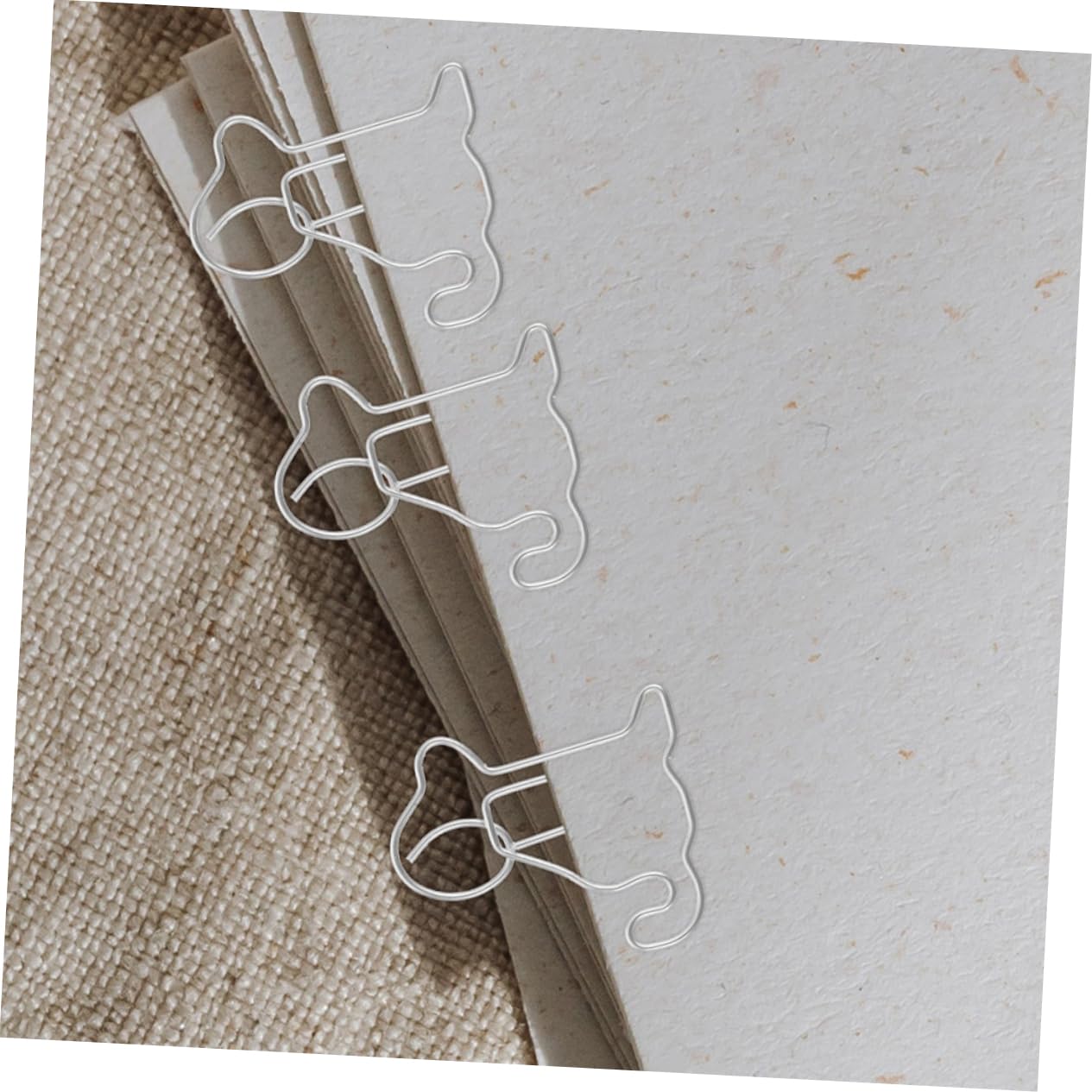 Amosfun 500pezzi Graffette Metalliche Forma Di Cane Piccole Graffette Carine Per Ufficio e Uso Domestico Accessori Creativi Per Documenti e Segnalibri