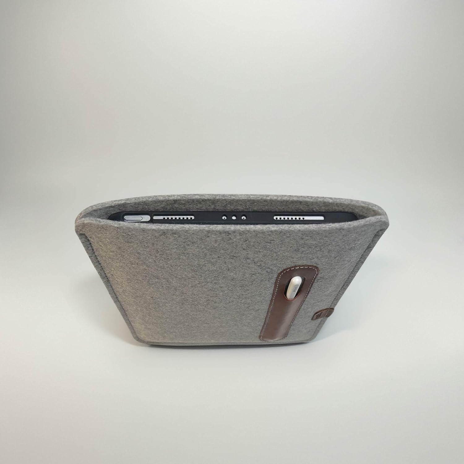 Pack & Smooch Designed for iPad Pro/Air 13 – 100% Wool Felt & Vegetable-Tanned Leather Case, Compatible with Magic Keyboard (Gray/Light Brown)