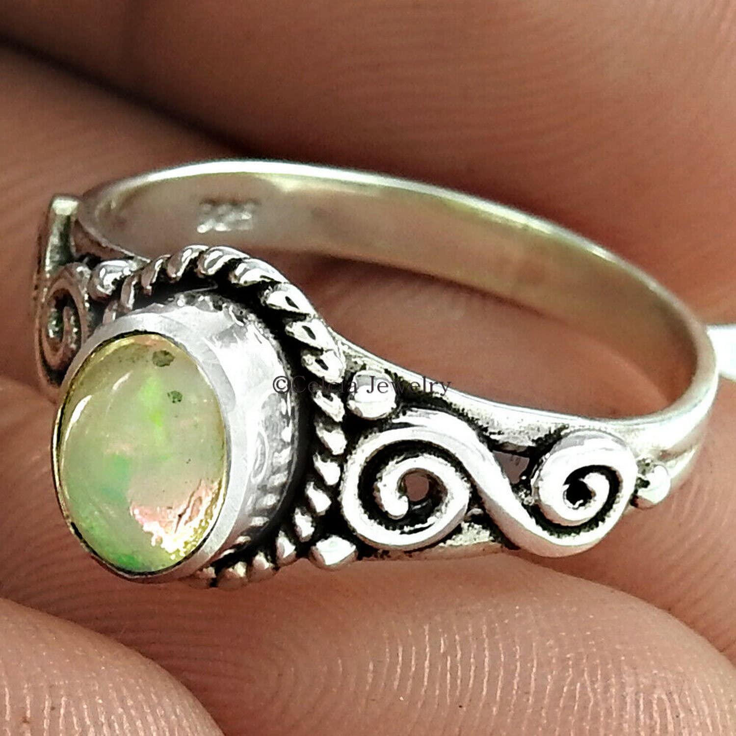 Natürlicher Opal-Heiledelstein, ovaler Ring, handgefertigter Designerschmuck für Frauen, Statement-Versprechensring, zartes Freundschaftsgeschenk, Muttertagsgeschenk, Oktober-Geburtsstein