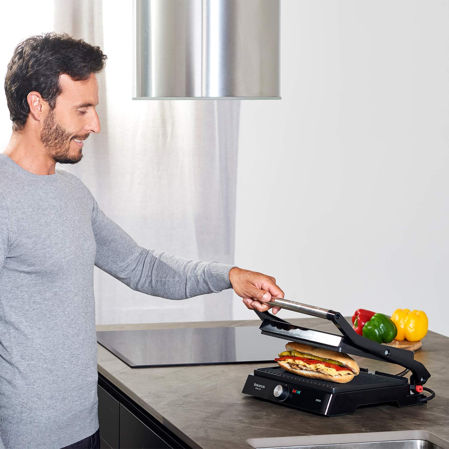 Taurus Etna Inox. Potenza 2200W, 2 in 1 Bistecchiera + Grill con apertura 180° e regolazione di temperatura. Piastre di grandi dimensioni 29x23 cm