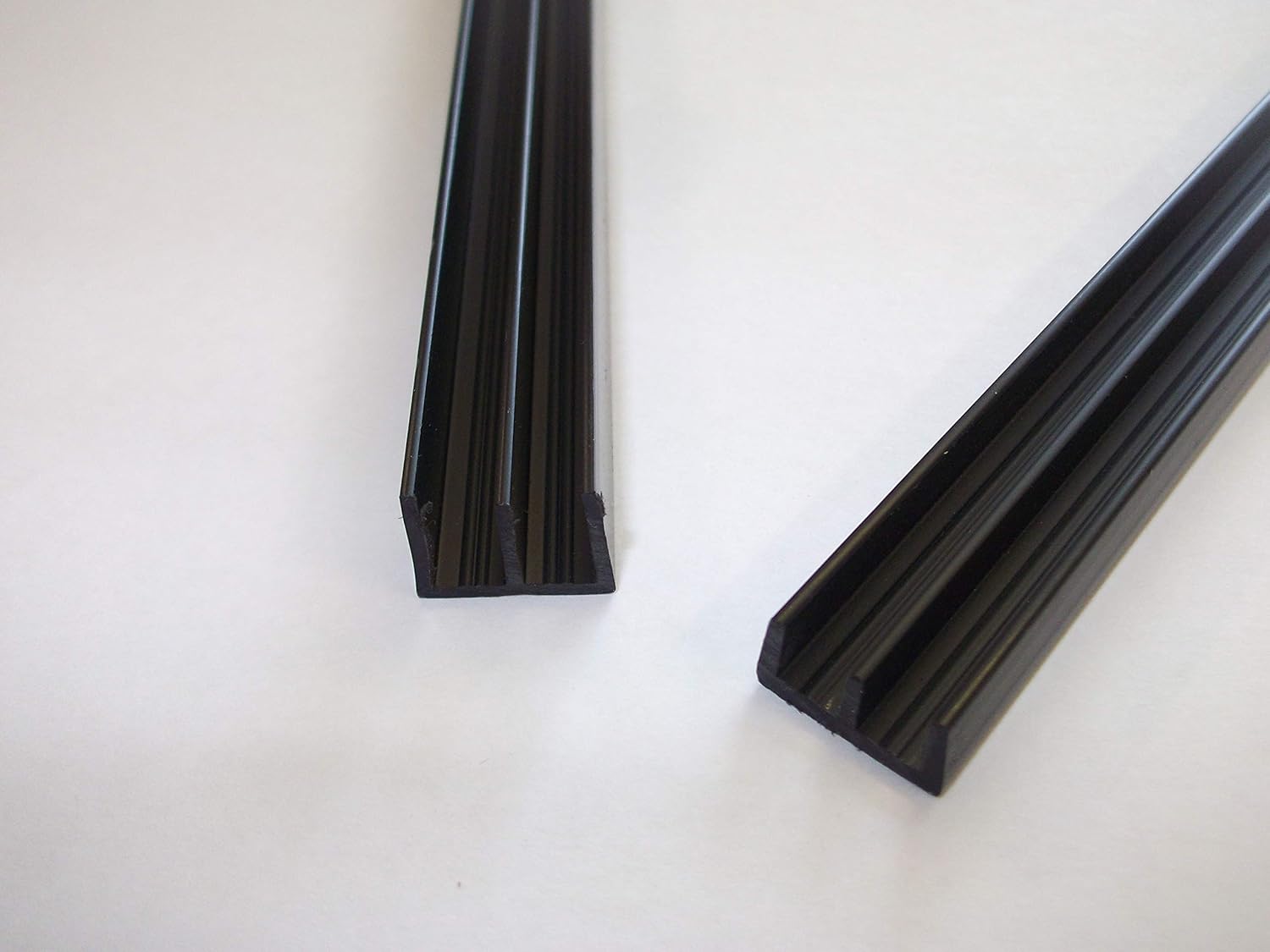 Innovo Vivarium Glass Runners Track 6.0mm 750mm Length Black Top