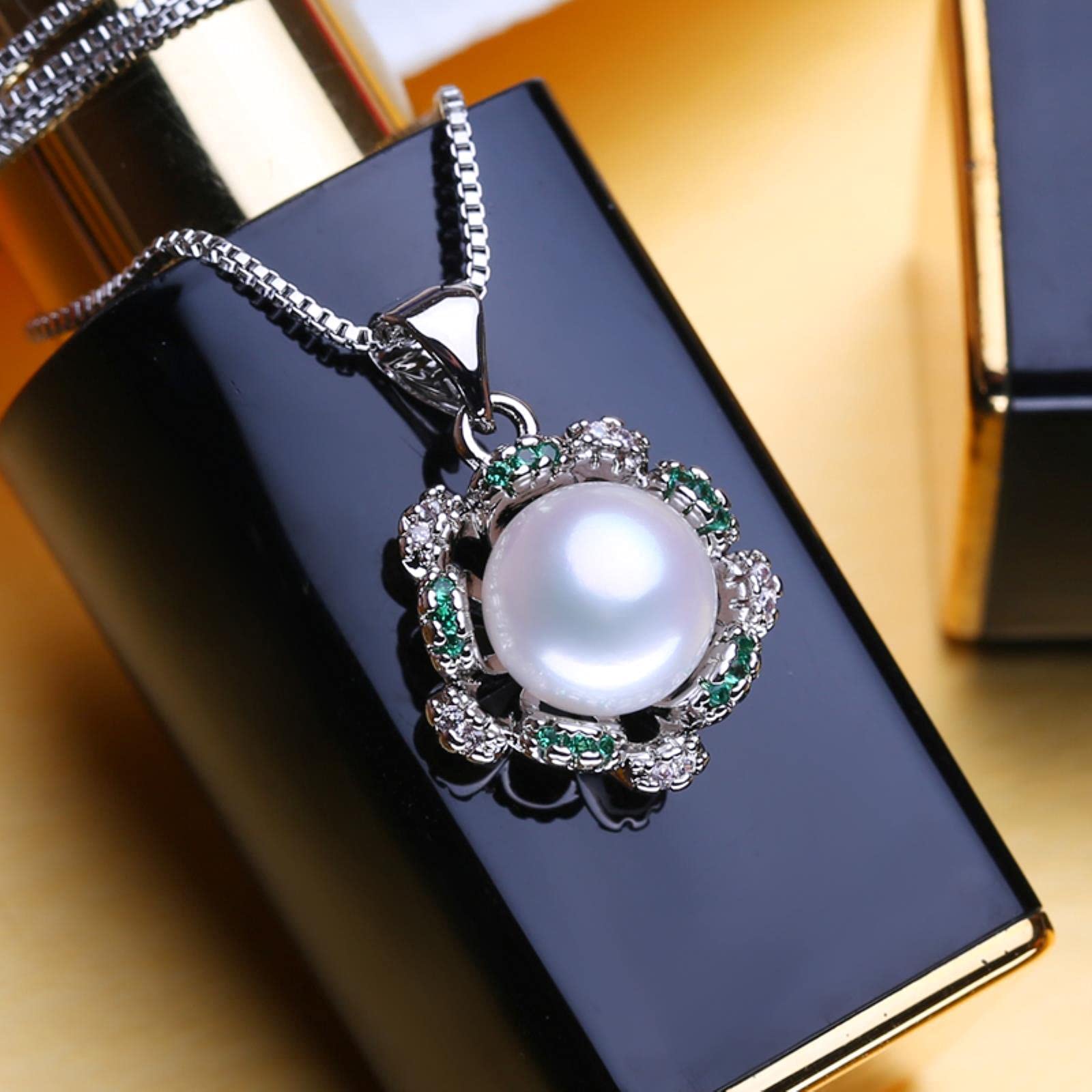 LOKILOKI Set di Gioielli di Fidanzamento di Nozze in Argento Sterling 925 Collane con Ciondolo di Perle Naturali per Orecchini da Donna con Smeraldo