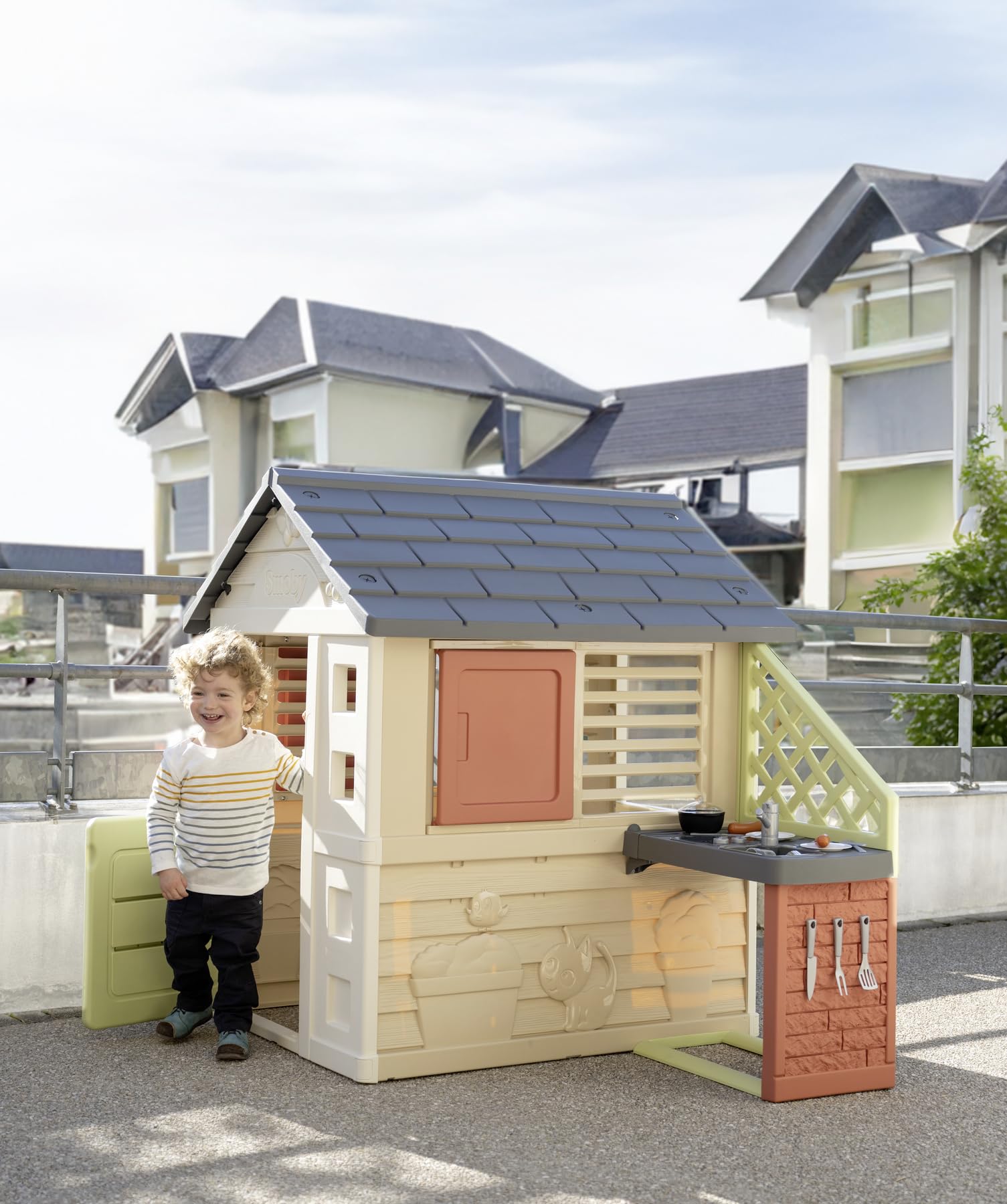 Smoby Life Casa Nature con Cocina de Juguete - Casita Infantil Interior y Exterior - Material Reciclado UV Resistente - A Partir 2 años - Cocina y Accesorios Incluidos - (7600810739)