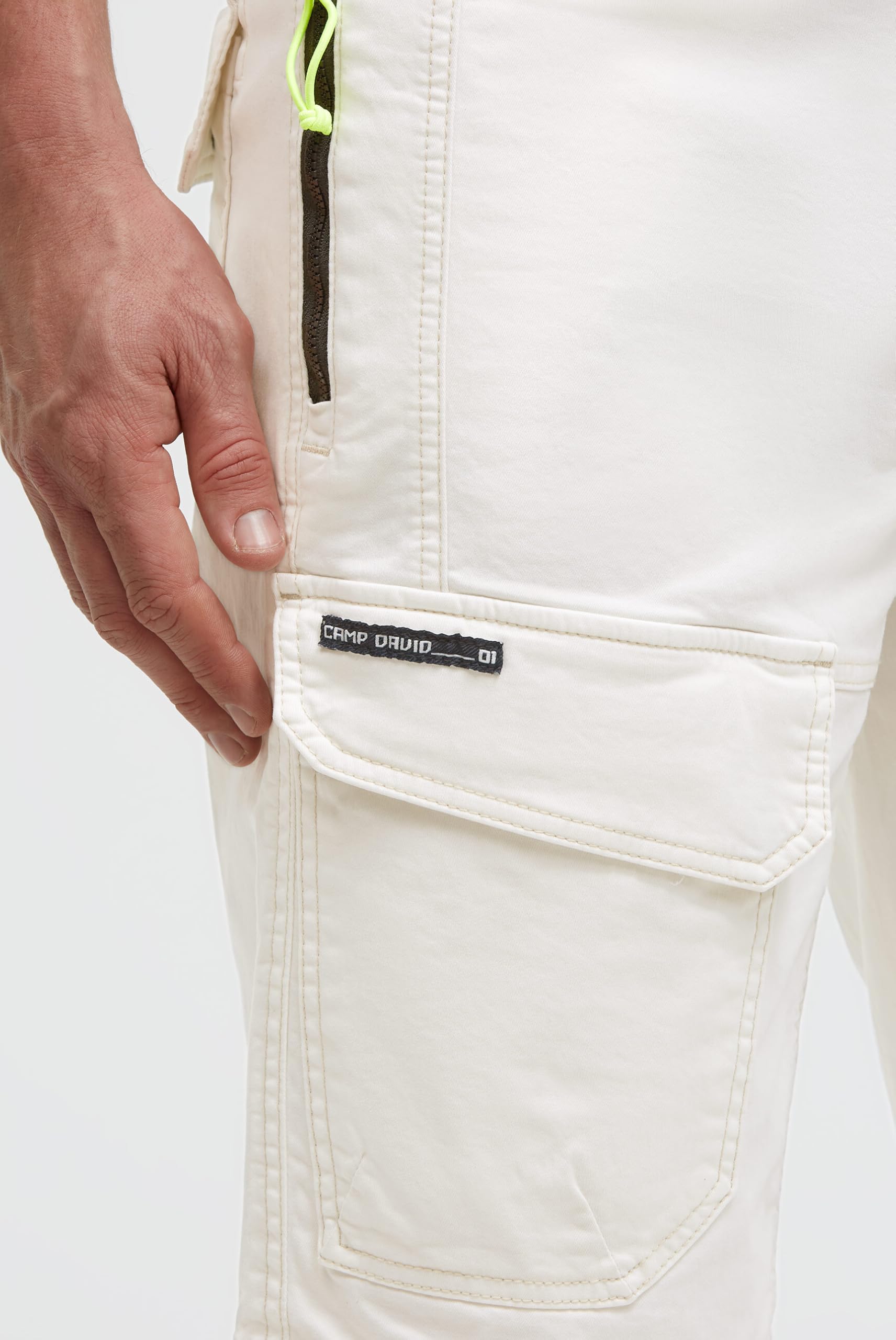 Camp David Herren Skater Shorts mit Zippertaschen