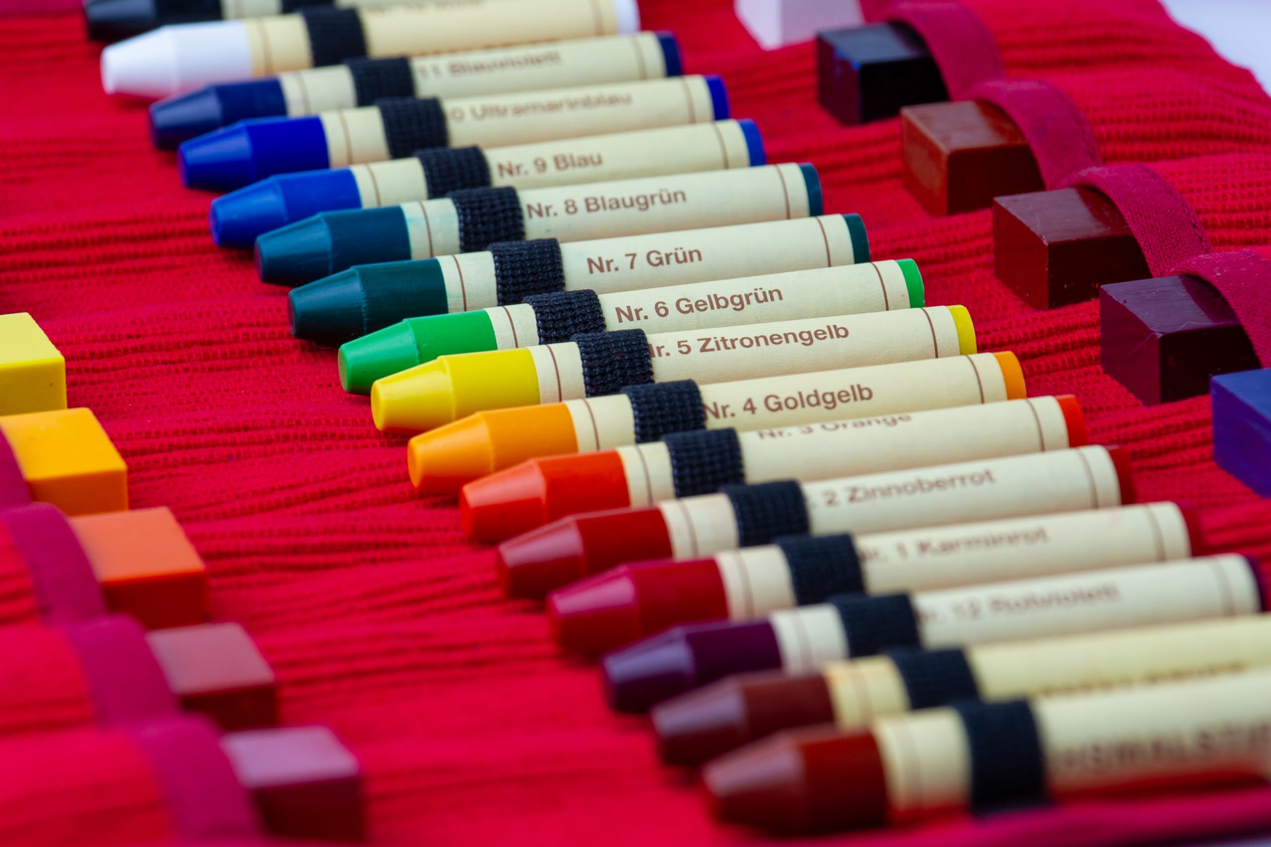 Cera de Cera Waldorf para Stockmar, Color Red 16 Loops Filled